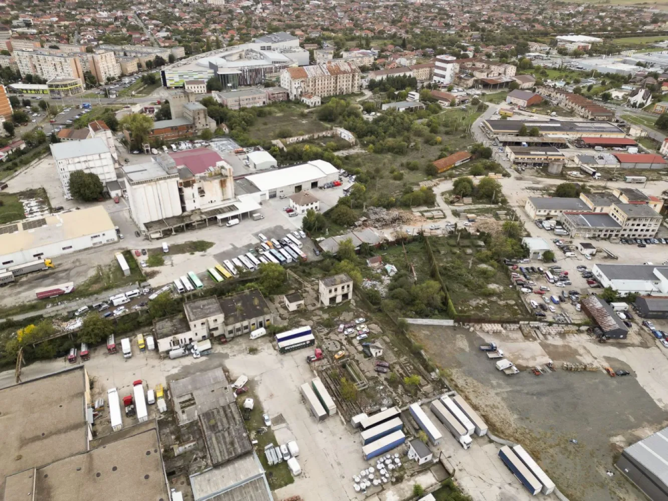 Teren industrial de 6,820mp Strada Poetului