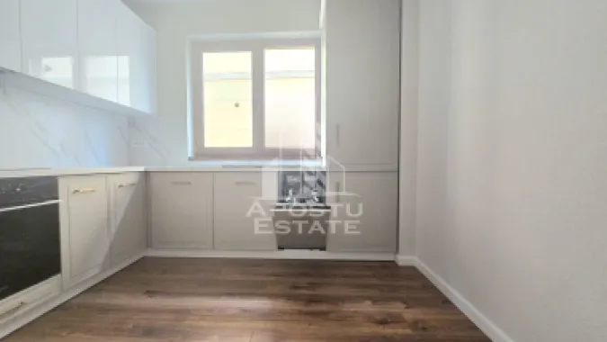 Duplex 5 camere, 3 locuri de parcare, Mosnita Noua