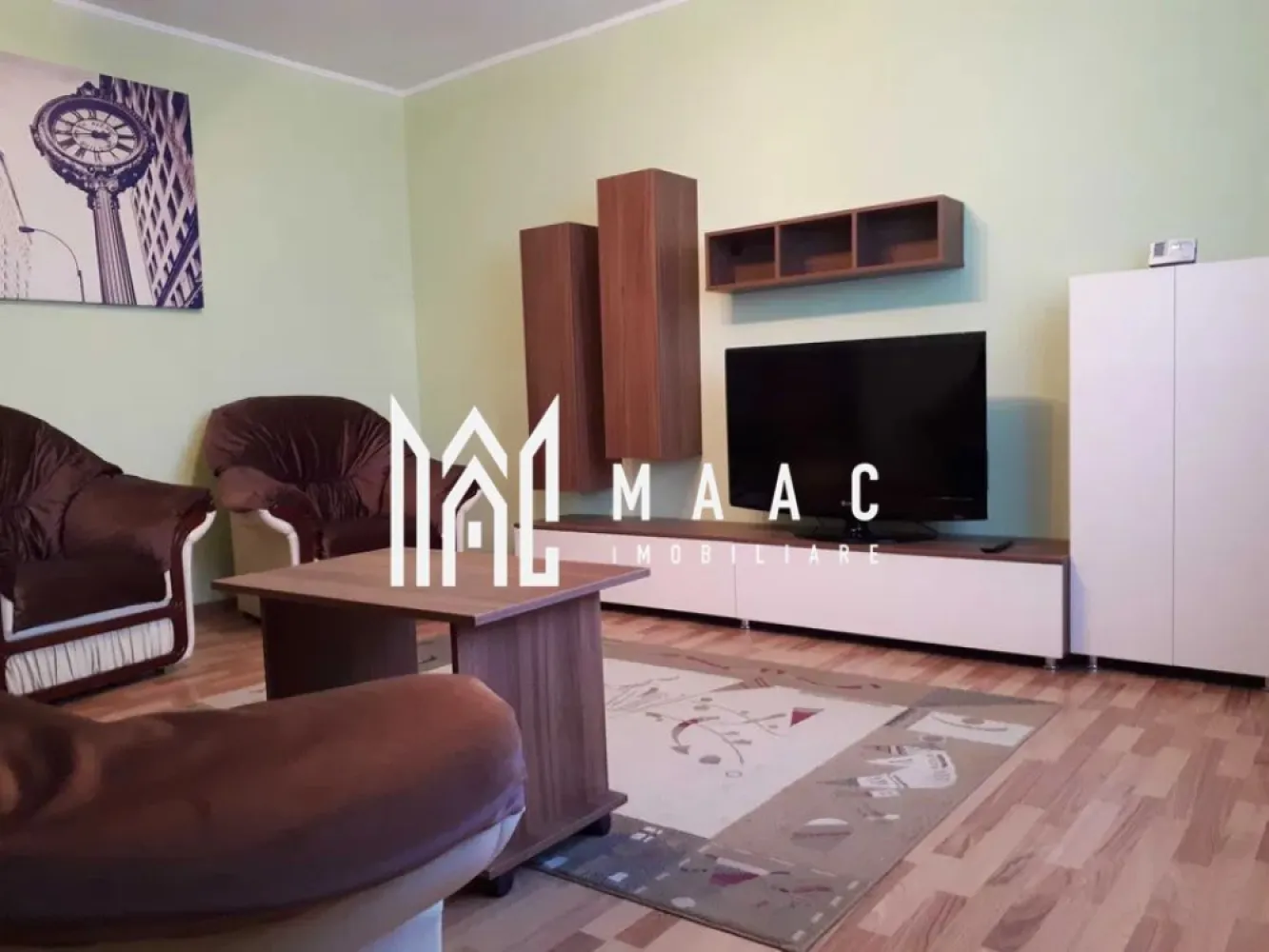 Apartament 2 Camere I Zona Piata Aurel Vlaicu - Maac Imobiliare oferă spre închiriere un apartament de 2 camere, situat într-o zonă bine conectată la mijloace de transport, magazine, școli, grădinițe și alte puncte de interes. Apartamentul este decomandat, oferind un spațiu confortabil și funcțional. Locuința dispune de un living spațios, dormitor, bucătărie utilată, baie. Se predă mobilat și utilat. Se închiriază pe minim 12 luni. Disponibil imediat. Se percepe garanție in cuantumul unei chirii lunare. Prezența animale de compamie nu este permisa. Pentru mai multe detalii sau pentru a programa o vizionare, vă rugăm să specificați ID-ul prin telefon: CP2883012 }}