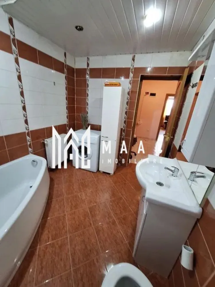 Apartament 2 Camere I Decomandat I Zona Strand - Maac Imobiliare oferă spre închiriere un apartament de 2 camere, luminos, situat în Strand ideal pentru un cuplu sau o familie cu 2 copii. Apartamentul este compus dintr-un living spatos, bucatarie, 1 dormitor, baie, 1 balcoan inchis. Se predă mobilat și utilat. Disponibil imediat. Se închiriază pe minim 12 luni. Se percepe garanție in cuantumul unei chirii lunare. Nu se accepta animale de companie. Pentru mai multe detalii sau pentru a programa o vizionare, vă rugăm să specificați ID-ul prin telefon: CP2877447 }}