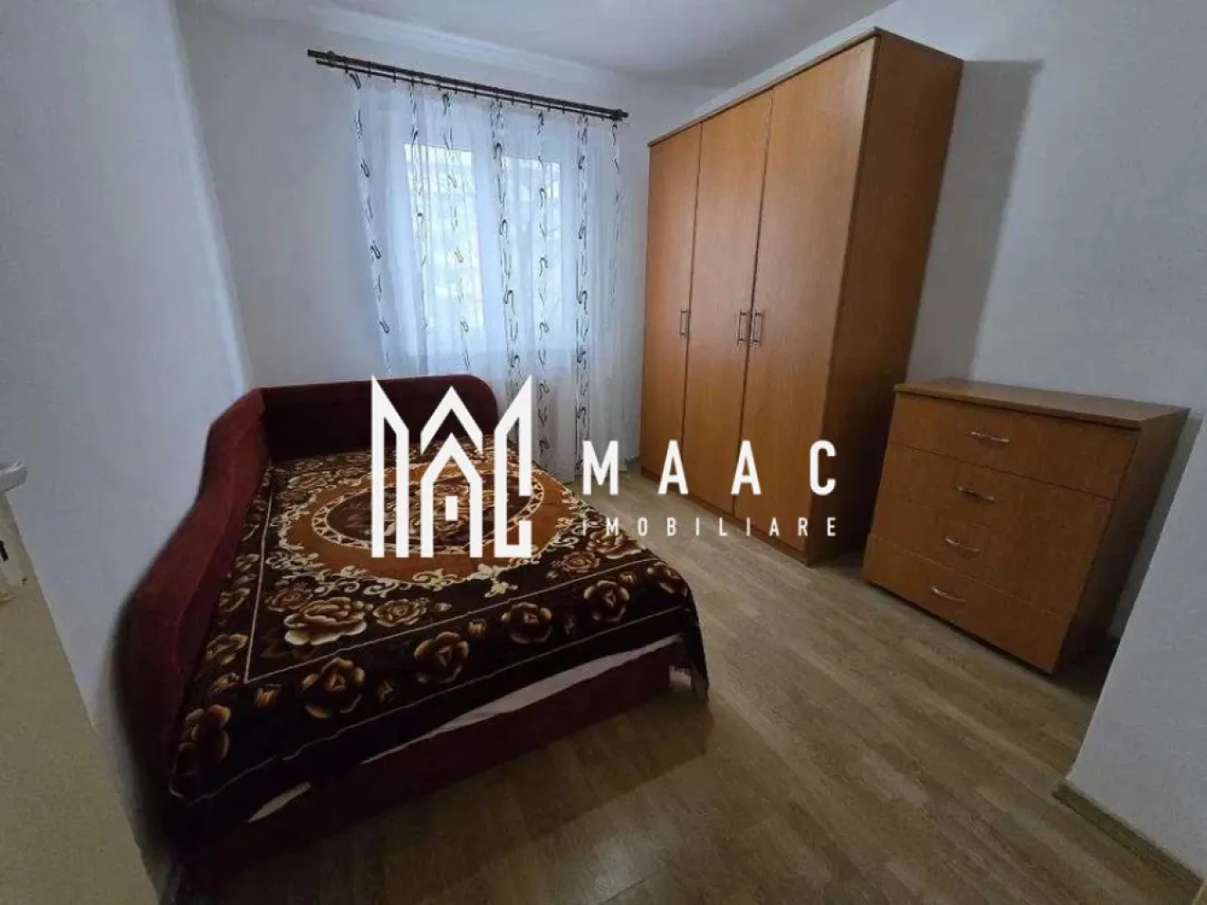 Apartament 3 Camere I Decomandat I Zona Cireșica - Maac Imobiliare oferă spre închiriere un apartament de 3 camere, luminos, situat într-o zonă bine conectată la mijloace de transport, magazine, școli, grădinițe și alte puncte de interes. Apartamentul este decomandat, oferind un spațiu confortabil și funcțional, ideal pentru o persoană, un cuplu sau o familie. Locuința dispune de un living spațios, 2 dormitoare, bucătărie utilată, baie, balcon închis și o boxă în pivniță. Se predă mobilat și utilat. Se închiriază pe minim 12 luni. Disponibil imediat. Se percepe garanție in cuantumul unei chirii lunare. Prezența animalelor de companie este permisă. Pentru mai multe detalii sau pentru a programa o vizionare, vă rugăm să specificați ID-ul prin telefon: CP2876731 }}