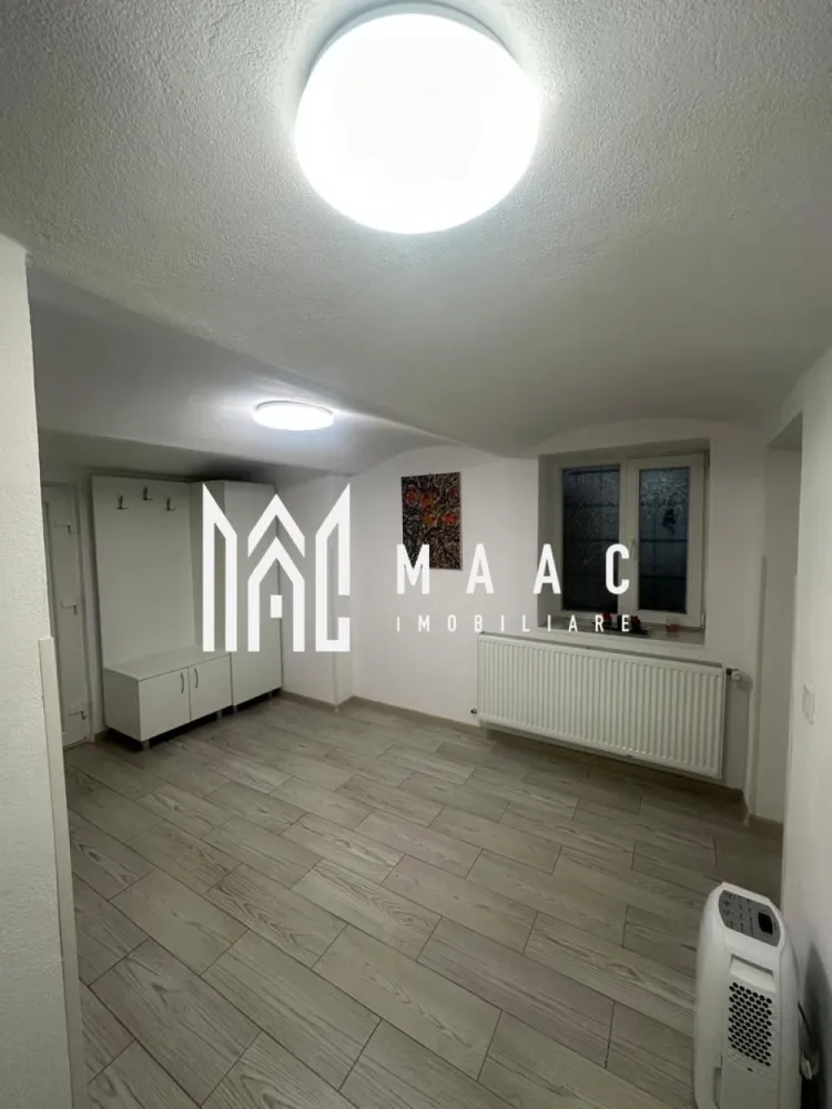 Apartament 2 camere | 50 MPU | Ultracentral - MAAC Imobiliare vă propune spre închiriere un apartament cu 2 camere, la demisol, într-o zonă ultracentrală de pe strada General Gheorghe Magheru. Locuința beneficiază de o poziție excelentă, cu acces rapid la principalele puncte de interes din oraș: restaurante, cafenele, magazine, instituții și zone turistice. Compartimentarea imobilului: -Hol generos de acces -Bucătărie mobilată și utilată -Sufragerie luminoasă -Dormitor matrimonial -Baie cu geam pentru aerisire Nu se acceptă animale de companie. Se percepe o garanție în cuantumul unei luni de chirie. Pentru mai multe detalii, specificați anunțul cu CP2889075. }}