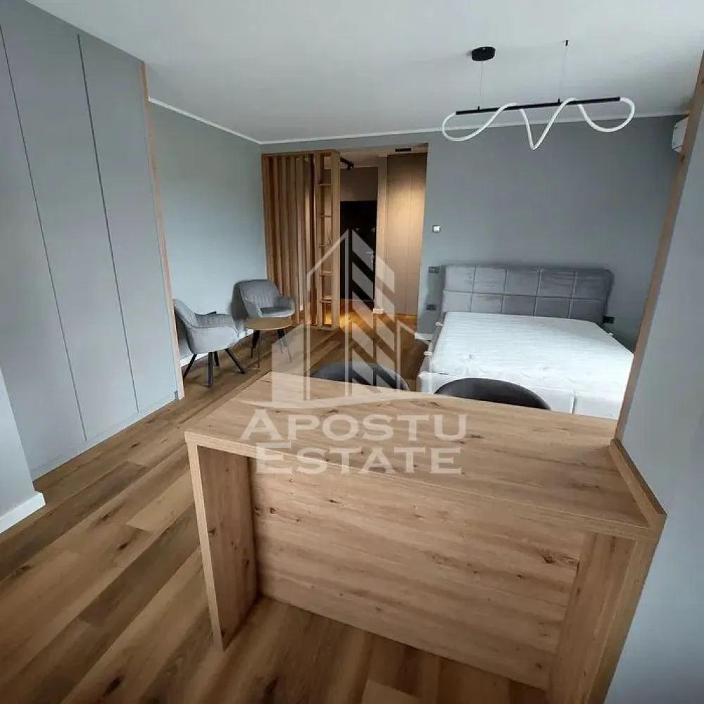 Apartament cu 1 camera, de inchiriat. Dumbravita, Centrala proprie - Agentia imobiliara APOSTU ESTATE va propune spre inchiriere un apartament cu 1 camera, spatios si luminos, situat in Dumbravita, intr-o zona linistita si bine pozitionata, potrivit pentru cupluri,familii, sau studenti care isi doresc o locuinta unde sa se simta confortabil si cu acces facil catre scoli, statii de autobuz, supermarketuri , magazine de zona, parcuri.

Suprafata utila: 39 mp
Compartimentare eficienta:
-Hol de acces generos.
-Living room luminos cu bucatarie open space.
-Baie prevazuta cu cabina de dus.

Confort si facilitati:
-Incalzirea apartamentului: Pardoseala, Centrala proprie.
-Apartamentul este complet mobilat si utilat.
-Nu se accepta animale de companie de catre proprietar.

Localizare:
-Timis, Dumbravita – acces facil : Profi Super, Elite Kindergarten,, Parcul Napoli.

Ideal pentru:
-Cupluri.

Disponibilitate: imediata
Pret chirie lunara: 400 euro ( negociabil)
Programeaza o vizionare pentru a-ti putea imagina viitorul aici!
ID intern: CP3125308