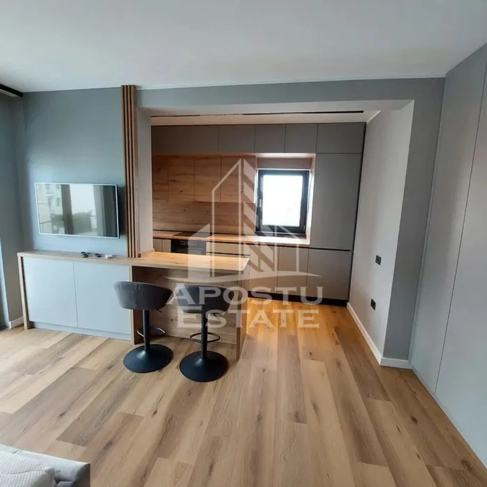 Apartament cu 1 camera, de inchiriat. Dumbravita, Centrala proprie - Agentia imobiliara APOSTU ESTATE va propune spre inchiriere un apartament cu 1 camera, spatios si luminos, situat in Dumbravita, intr-o zona linistita si bine pozitionata, potrivit pentru cupluri,familii, sau studenti care isi doresc o locuinta unde sa se simta confortabil si cu acces facil catre scoli, statii de autobuz, supermarketuri , magazine de zona, parcuri.

Suprafata utila: 39 mp
Compartimentare eficienta:
-Hol de acces generos.
-Living room luminos cu bucatarie open space.
-Baie prevazuta cu cabina de dus.

Confort si facilitati:
-Incalzirea apartamentului: Pardoseala, Centrala proprie.
-Apartamentul este complet mobilat si utilat.
-Nu se accepta animale de companie de catre proprietar.

Localizare:
-Timis, Dumbravita – acces facil : Profi Super, Elite Kindergarten,, Parcul Napoli.

Ideal pentru:
-Cupluri.

Disponibilitate: imediata
Pret chirie lunara: 400 euro ( negociabil)
Programeaza o vizionare pentru a-ti putea imagina viitorul aici!
ID intern: CP3125308