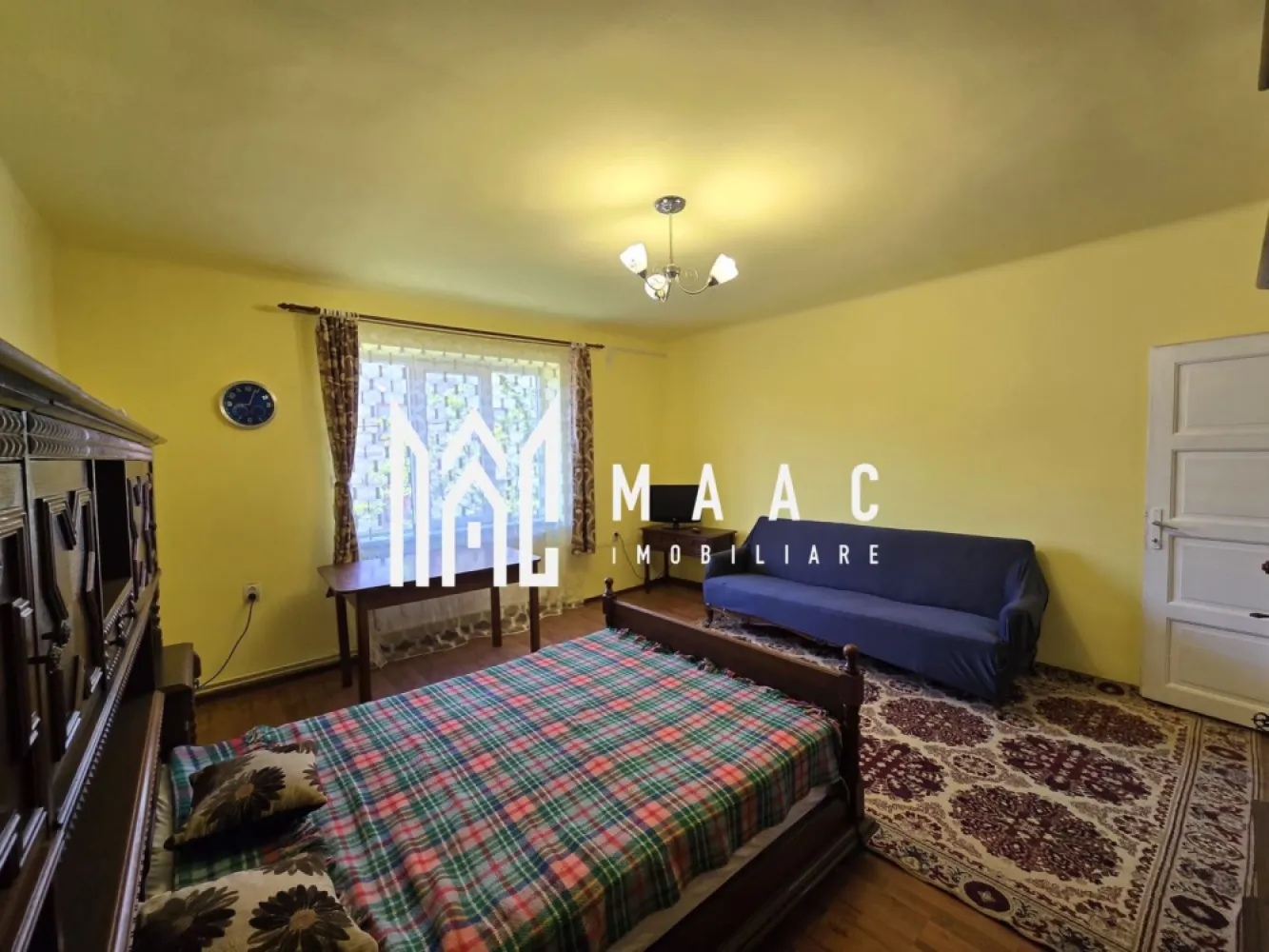 Apartament la Casă | 2 Camere | Etaj 1 | Calea Dumbravii - MAAC Imobiliare vă propune spre închiriere un apartament la casă, situat la etajul 1, în una dintre cele mai apreciate zone ale orașului – Calea Dumbrăvii, aproape de punctele de interes, mijloace de transport, magazine și zone de relaxare.

Locuința dispune de o suprafață utilă de 60 mp și este compartimentată practic, oferind confort și intimitate:
living spațios și luminos;
dormitor generos;
bucătărie separată;
baie cu cadă;
hol de acces;
compartimentare decomandată.

Apartamentul este amplasat într-o casă bine întreținută și reprezintă o alegere ideală pentru persoane singure, cupluri sau profesioniști care își doresc o locuință într-o zonă liniștită și bine conectată la facilitățile orașului.

Condiții de închiriere:
nu se acceptă animale de companie;
se percepe garanție în cuantumul unei chirii lunare;
contract de închiriere pe termen minim 12 luni.

Pentru mai multe informații sau pentru programarea unei vizionări, vă rugăm să ne contactați specificând ID: CP2675865 

MAAC Imobiliare, suntem alături de dumneavoastră pentru a găsi locuința potrivită!