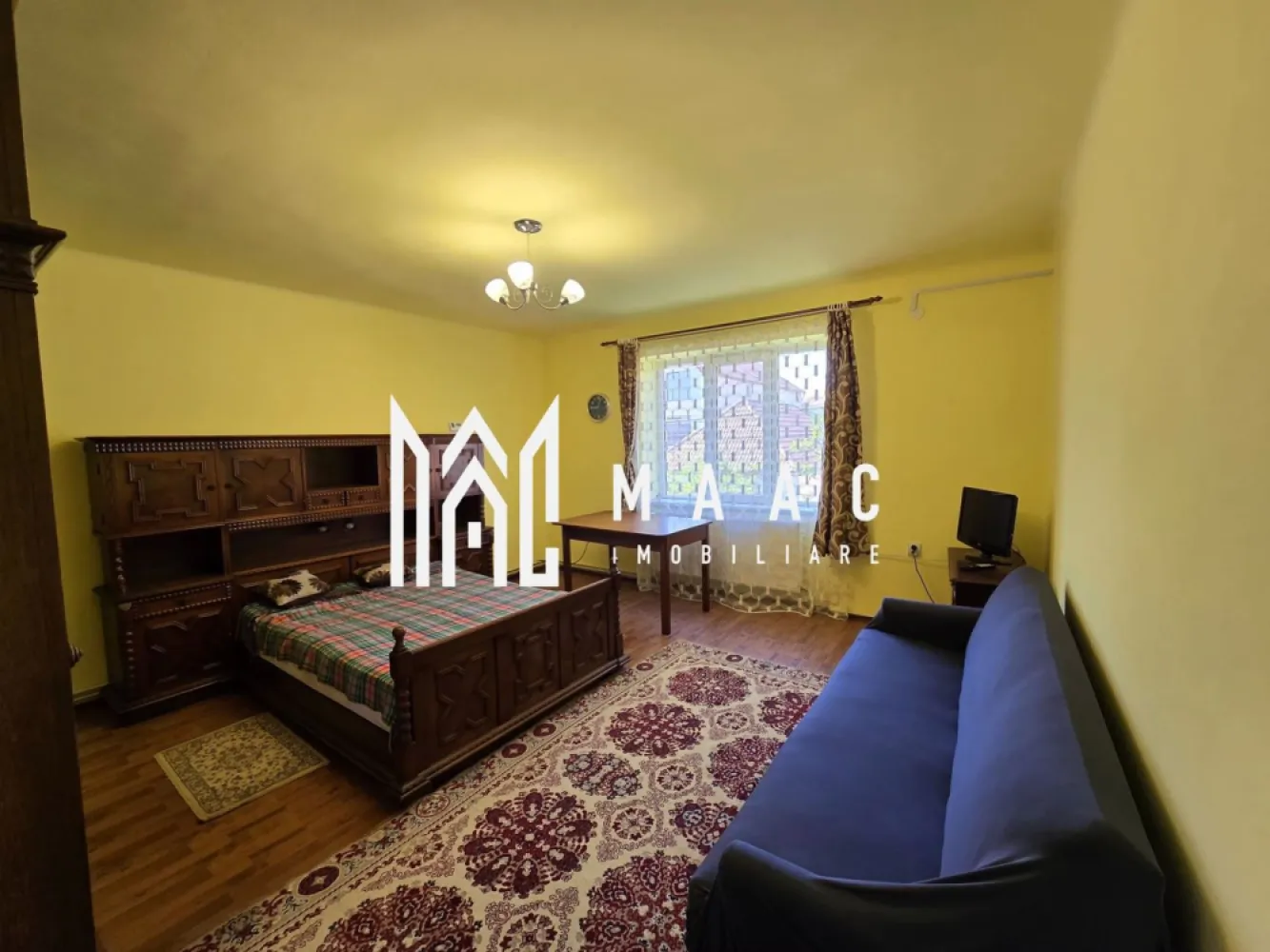 Apartament la Casă | 2 Camere | Etaj 1 | Calea Dumbravii - MAAC Imobiliare vă propune spre închiriere un apartament la casă, situat la etajul 1, în una dintre cele mai apreciate zone ale orașului – Calea Dumbrăvii, aproape de punctele de interes, mijloace de transport, magazine și zone de relaxare.

Locuința dispune de o suprafață utilă de 60 mp și este compartimentată practic, oferind confort și intimitate:
living spațios și luminos;
dormitor generos;
bucătărie separată;
baie cu cadă;
hol de acces;
compartimentare decomandată.

Apartamentul este amplasat într-o casă bine întreținută și reprezintă o alegere ideală pentru persoane singure, cupluri sau profesioniști care își doresc o locuință într-o zonă liniștită și bine conectată la facilitățile orașului.

Condiții de închiriere:
nu se acceptă animale de companie;
se percepe garanție în cuantumul unei chirii lunare;
contract de închiriere pe termen minim 12 luni.

Pentru mai multe informații sau pentru programarea unei vizionări, vă rugăm să ne contactați specificând ID: CP2675865 

MAAC Imobiliare, suntem alături de dumneavoastră pentru a găsi locuința potrivită!
