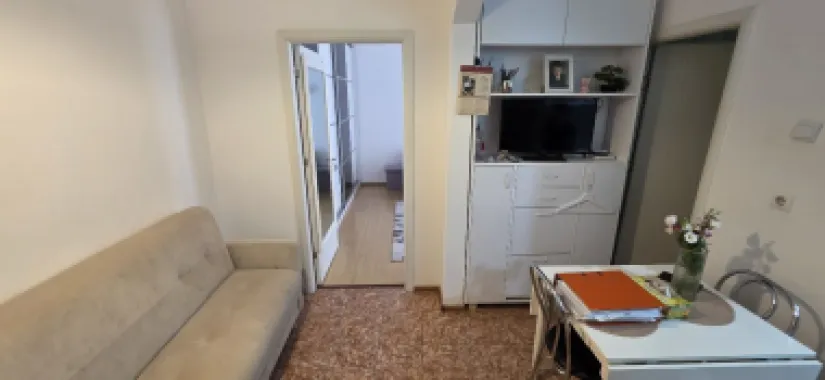 Garsonieră decomandată de vânzare Dristor mobilată și utilata