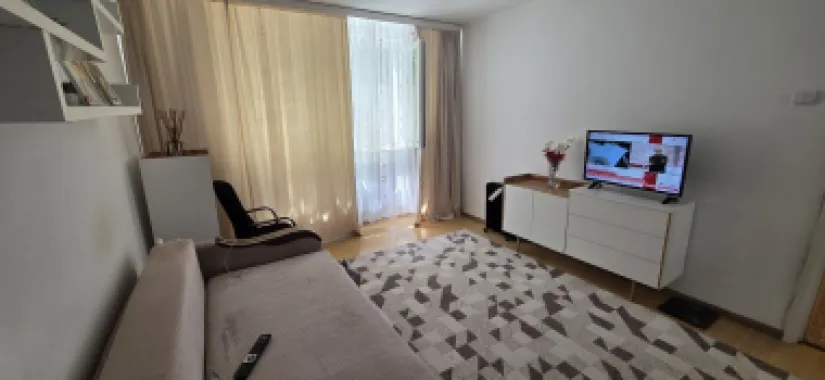Garsonieră decomandată de vânzare Dristor mobilată și utilata