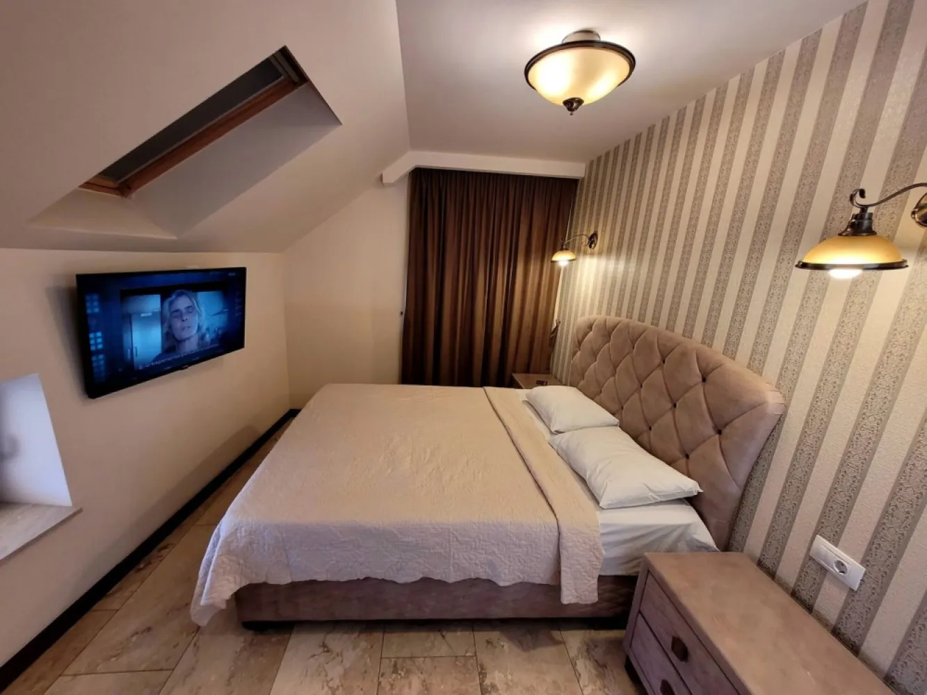 Pensiune 3 stele, ultracentral, Oradea. 700 000 E. Comision 0