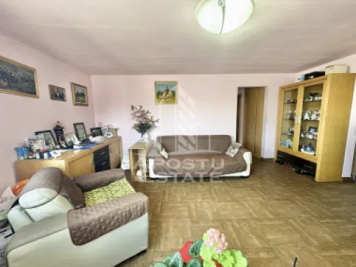 Apartament cu 3 camere si 2 bai la etajul 1 cu centrala zona Soarelui
