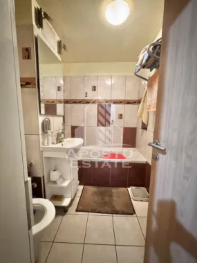 Apartament cu 3 camere si 2 bai la etajul 1 cu centrala zona Soarelui