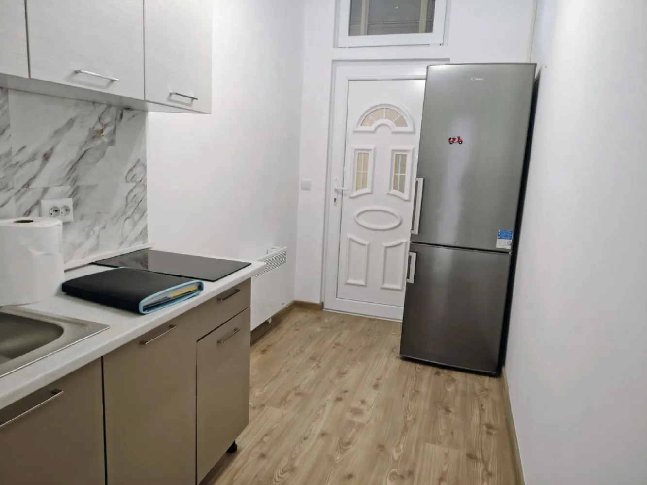 Chirie, ap. 1 camera, 40 mp, central Oradea. 320 E, comision 50%