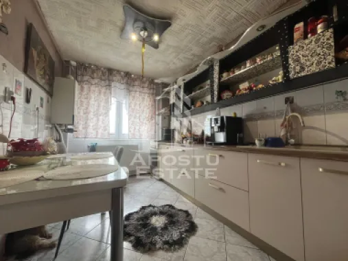 Apartament 4 camere, zona Confectii