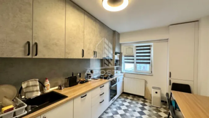 Apartament de vanzare cu 3 camere si garaj, etajul 1, Aradului