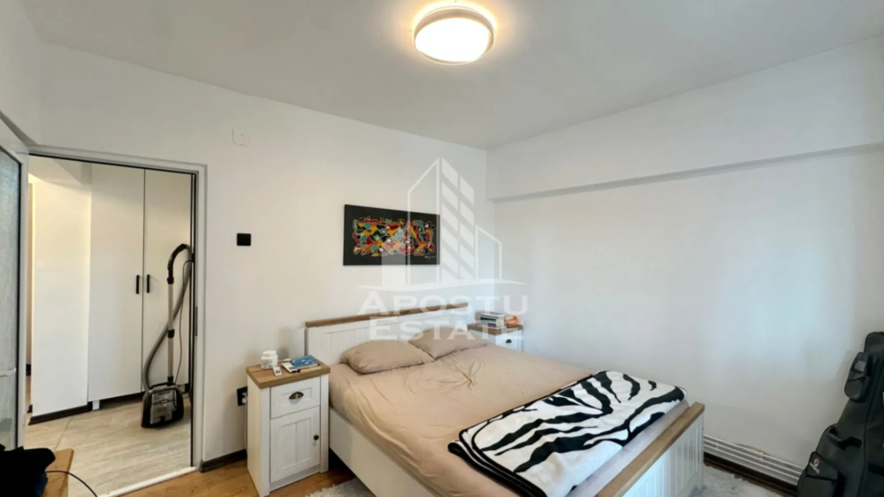 Apartament de vanzare cu 3 camere si garaj, etajul 1, Aradului