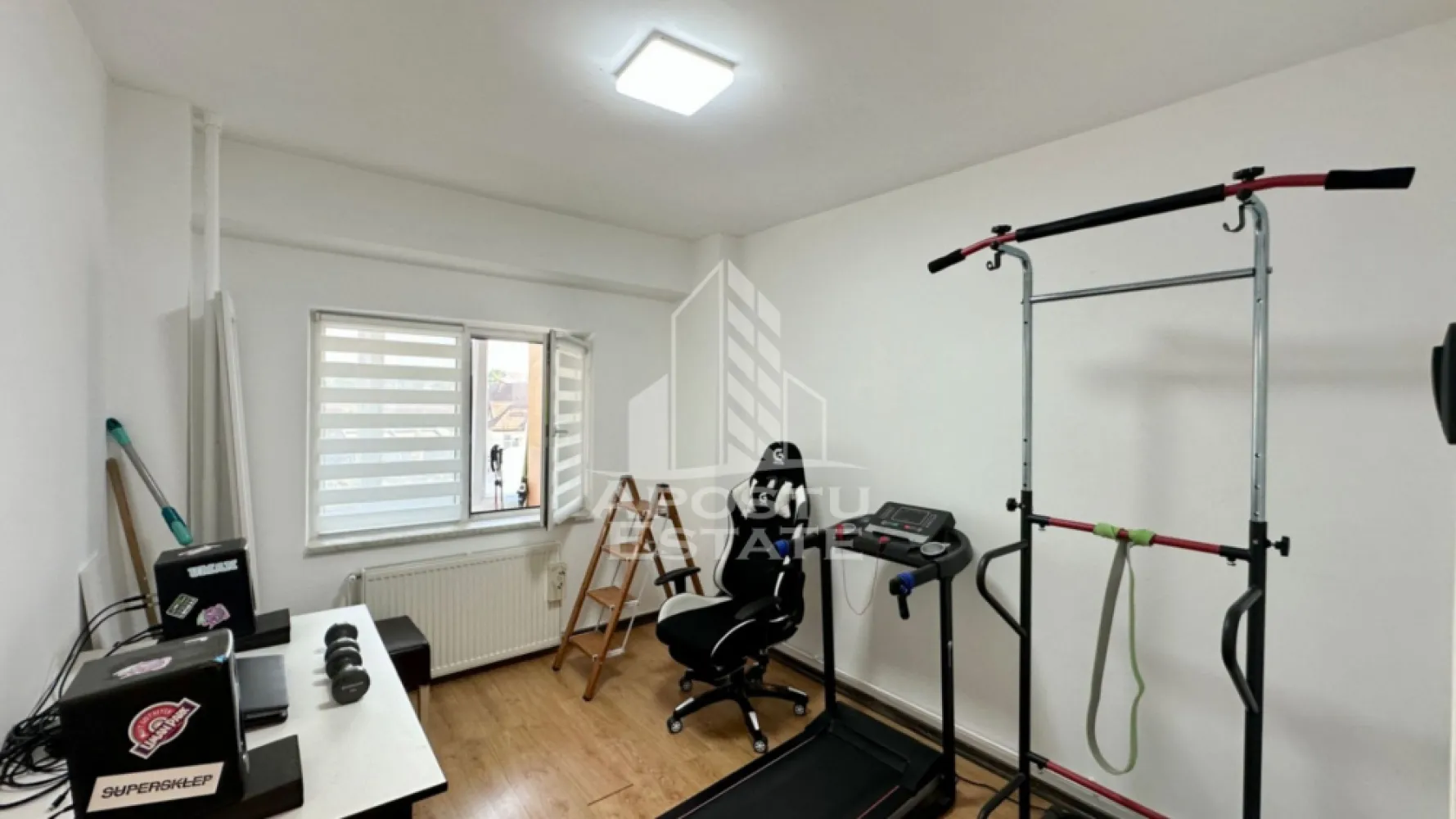 Apartament de vanzare cu 3 camere si garaj, etajul 1, Aradului