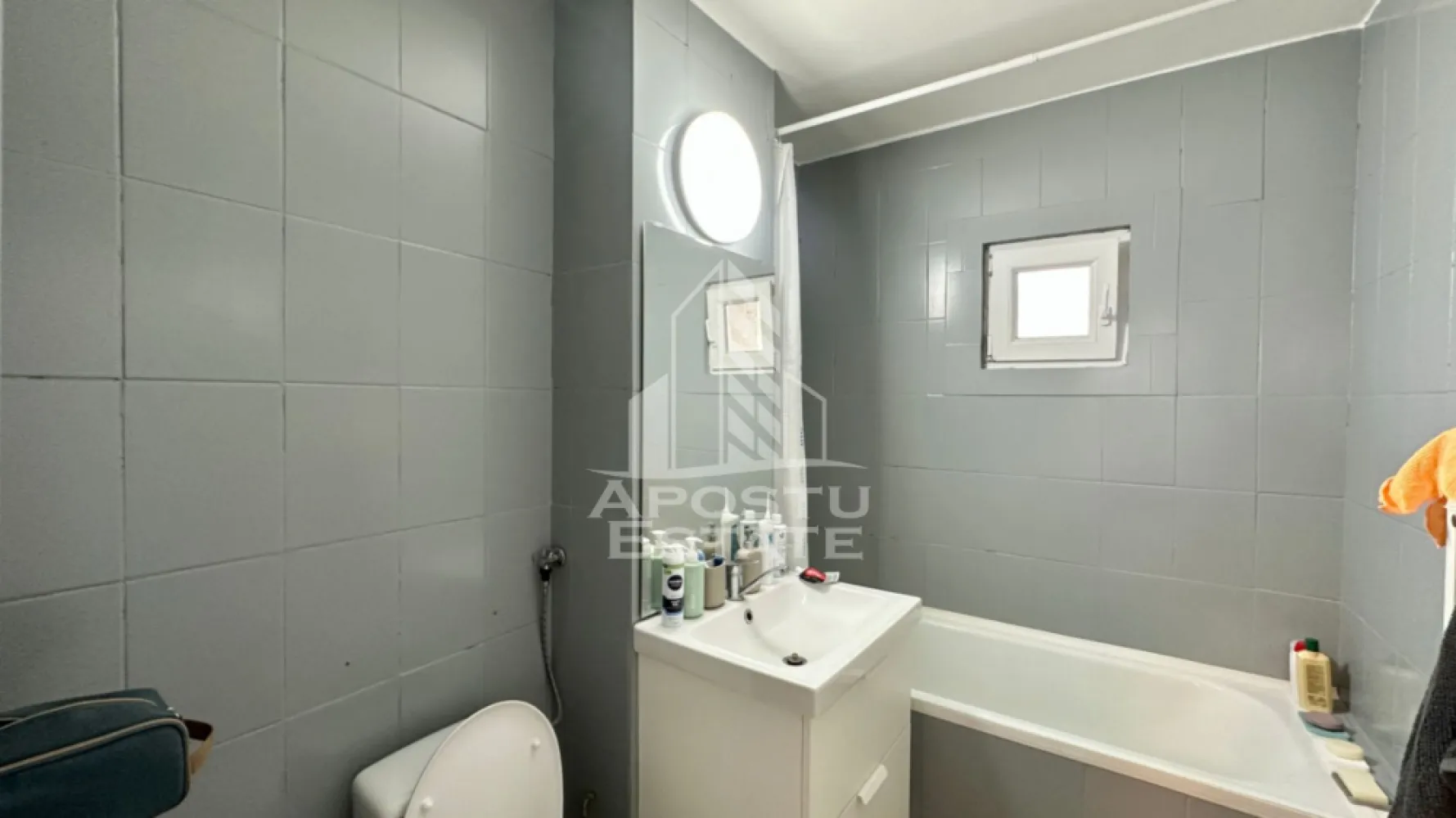 Apartament de vanzare cu 3 camere si garaj, etajul 1, Aradului