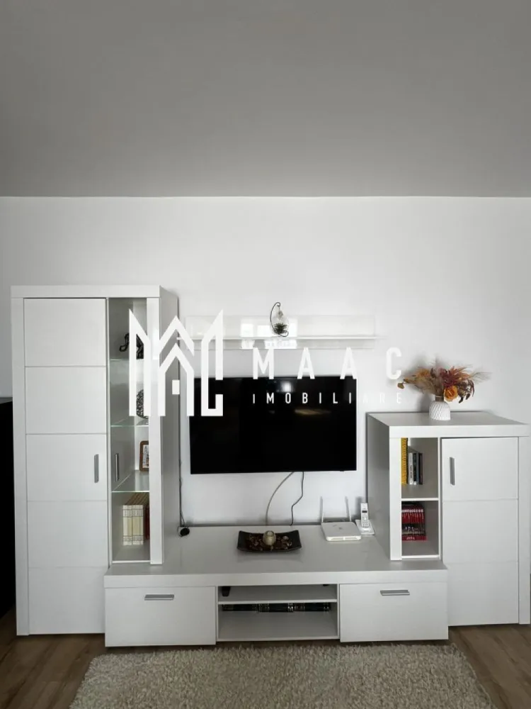 Apartament 3 Camere | Mobilat | Loc de Parcare | Turnișor - MAAC Imobiliare vă propune spre vânzare un apartament luminos și primitor, situat în cartierul Alma din Turnișor.

Caracteristici principale

• suprafață utilă de 66 mp
• etaj 4 din 4
• 3 camere
• balcon
• loc de parcare inclus
• apartament complet mobilat și utilat

Compartimentare și spații interioare

• living spațios cu bucătărie open-space
• 2 dormitoare 
• baie cu geam pentru aerisire naturală
• balcon 

Opțional – Garaj la subsol

Separat, se poate achiziționa un garaj situat la subsolul blocului:

• suprafață utilă de 27 mp
• tencuit și zugrăvit
• pardoseală finisată cu vopsea cauciucată
• poartă culisantă manuală
• rafturi pentru depozitare

 Preț garaj: 18.000 €

 Pentru mai multe detalii sau programarea unei vizionări, vă rugăm să contactați MAAC Imobiliare și să menționați ID-ul proprietății: CP3121889.