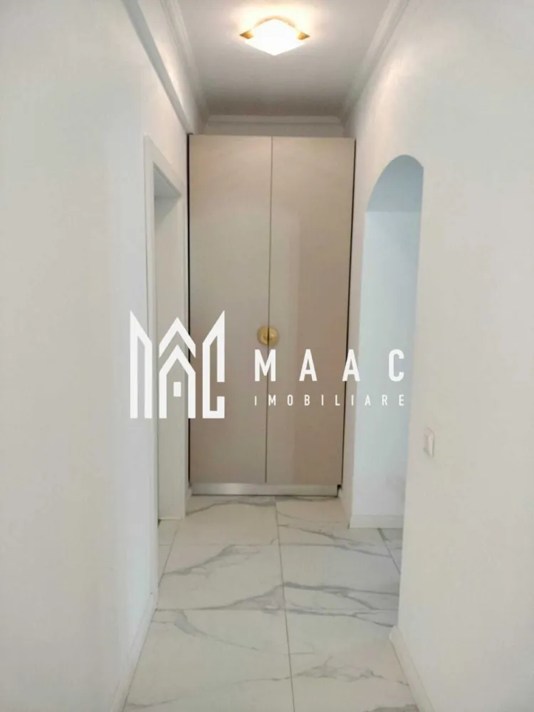 Apartament 3 camere | Etaj 1 | Balcon | Pivnita | 67 MPU | Ultracentral - MAAC Imobiliare vă propune spre vânzare un apartament cu 3 camere, decomandat, situat la etajul 1, într-o zonă rezidențială liniștită. Detalii proprietate: Suprafață construită desfășurată: 82,04 mp Compartimentare: decomandată Orientare: est–vest (apartament luminos pe tot parcursul zilei) Etaj: 1 Compartimentare: Living 2 dormitoare Bucătărie Baie Hol Alte beneficii: Apartamentul se vinde mobilat 2 balcoane Pivniță: 11,04 mp Posibilități de parcare în curtea imobilului Pentru mai multe detalii precizati telefonic ca ati vazut anuntul cu ID: CP2889959 }}