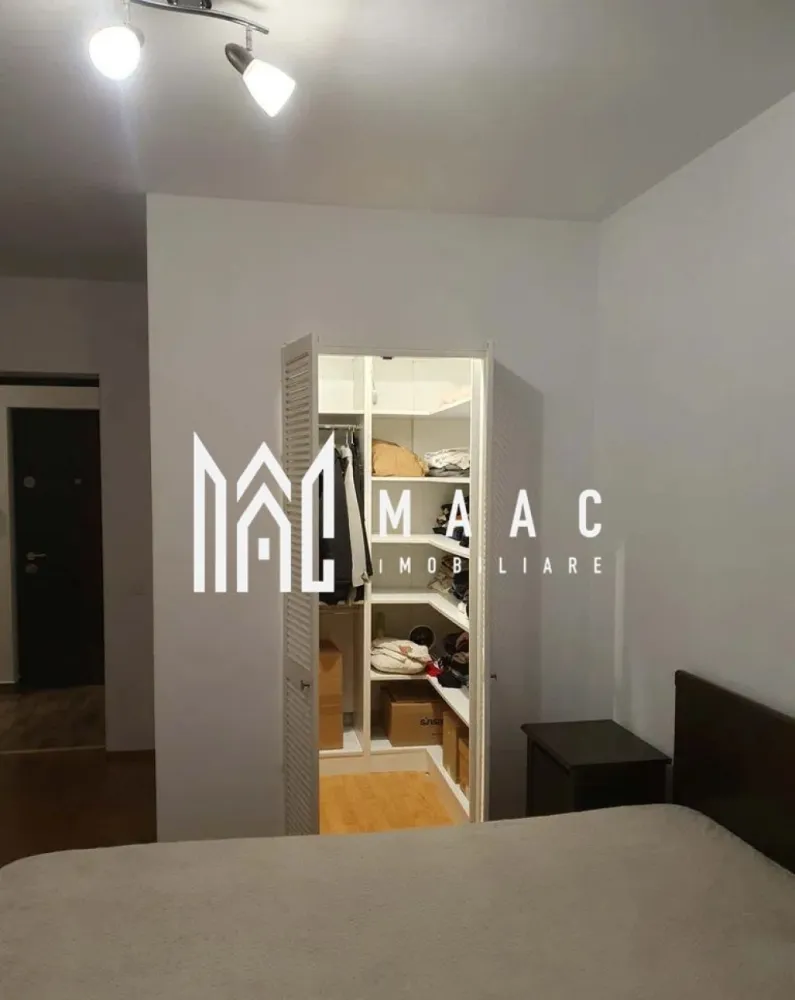 Apartament 3 camere | 76 MPU | Etaj 2 | Arhitectilor - Sibiu - MAAC Imobiliare va propune spre vânzare un apartament spațios și bine compartimentat, situat în Cartierul Arhitecților, Sibiu, la etajul 2 din 2 al unui imobil construit în anul 2015.

Apartamentul are o suprafață utilă de 76 mp și oferă un spațiu confortabil, potrivit atât pentru o familie, cât și pentru cei care își doresc o locuință practică și complet echipată.

Compartimentarea este eficientă și include:

living generos
2 dormitoare
bucătărie separată
2 băi
dressing
debara
2 balcoane
pod propriu, ideal pentru depozitare suplimentară

Locuința se vinde complet mobilată și utilată, fiind pregătită pentru mutare imediată.

Dotările incluse sunt:

mașină de spălat haine
mașină de spălat vase
frigider
aragaz/cuțptor
mobilier și electrocasnice

În preț este inclus și un loc de parcare.

Localizare și avantaje

acces facil către magazine și puncte de interes
stație pentru transport public
zonă în continuă dezvoltare și foarte căutată

Apartamentul reprezintă o alegere foarte bună pentru cei care caută confort, spațiu și funcționalitate într-o zonă apreciată, cu acces facil către oraș și principalele puncte de interes.
Pentru mai multe detalii sau pentru programarea unei vizionări, vă rugăm să ne contactați și să menționați ID-ul proprietății; CP3051684.