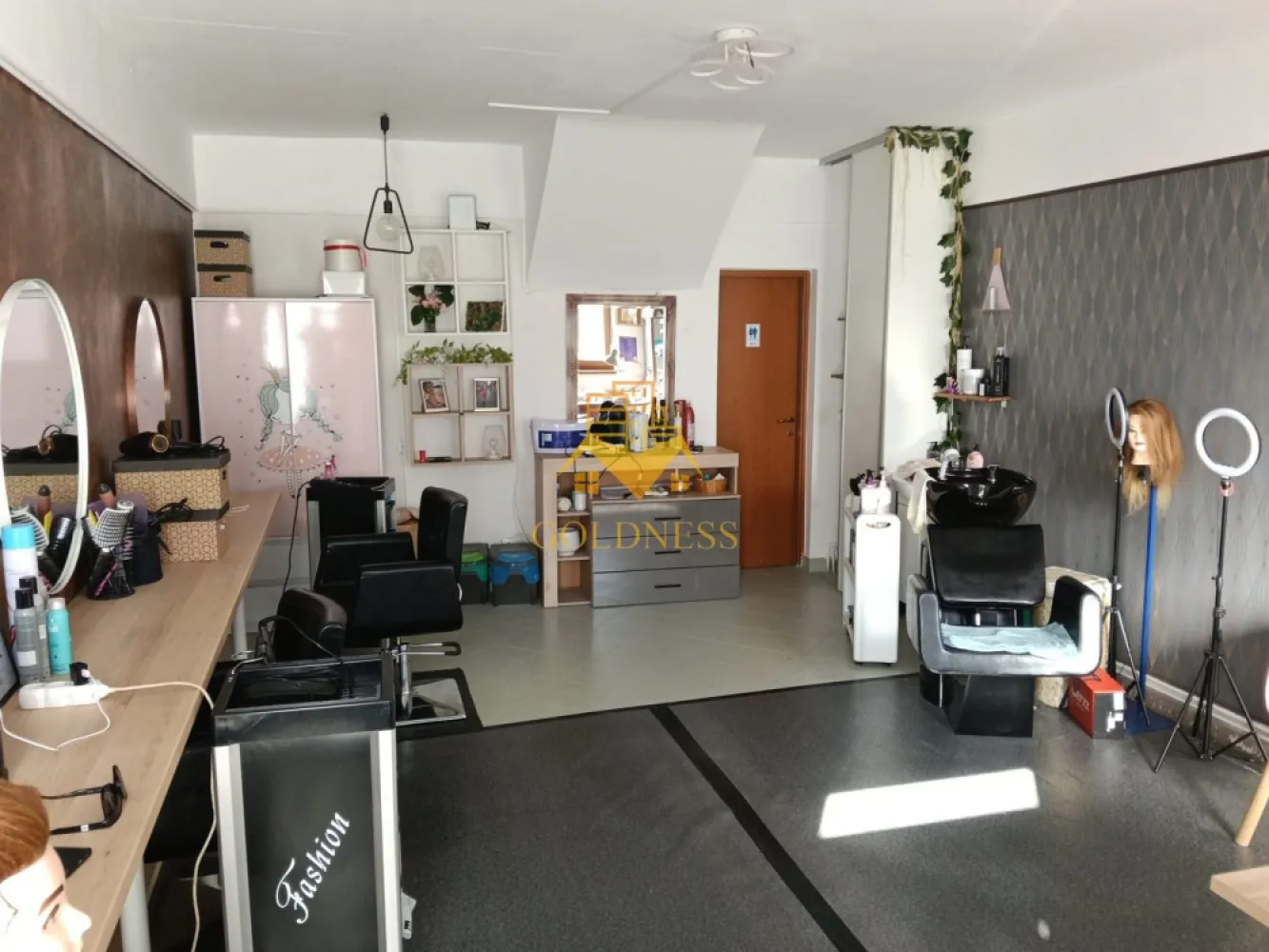 Spatiu comercial, 40 mp, Motilor Zona Platinia, USAMV - Goldness Imobiliare va propune spre inchiriere spatiu comercial cu suprafata utila de 40 mp la parter intr-o cladire de P+1+M.

Dacă sunteți interesați de acest spațiu și doriți să îl vizionați, dar și pentru alte oferte, nu ezitați să ne contactați telefonic sau prin e-mail. Vă stăm la dispoziție!

Pentru intermediere se percepe un comision de 50% din prețul chiriei!