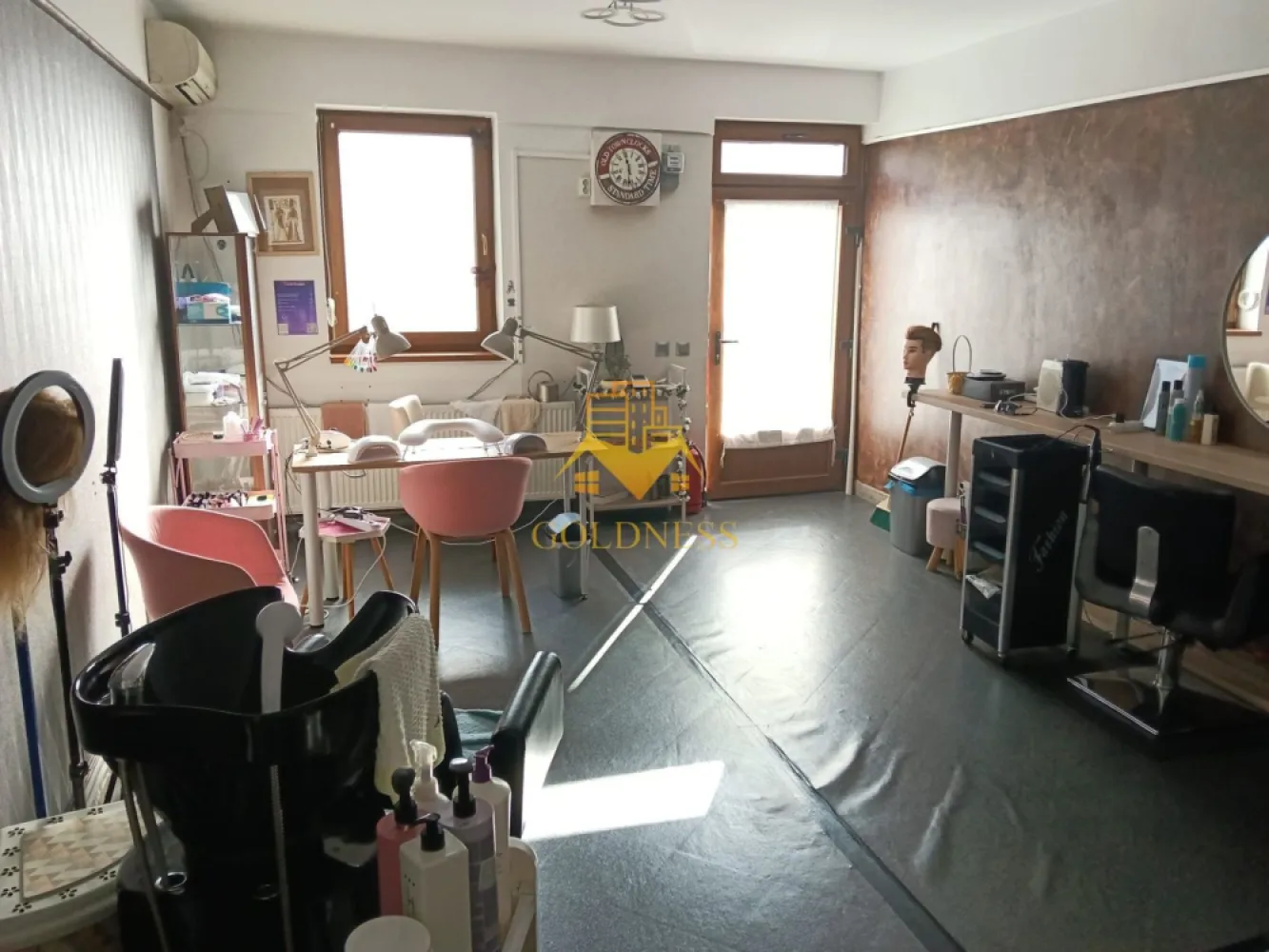 Spatiu comercial, 40 mp, Motilor Zona Platinia, USAMV - Goldness Imobiliare va propune spre inchiriere spatiu comercial cu suprafata utila de 40 mp la parter intr-o cladire de P+1+M.

Dacă sunteți interesați de acest spațiu și doriți să îl vizionați, dar și pentru alte oferte, nu ezitați să ne contactați telefonic sau prin e-mail. Vă stăm la dispoziție!

Pentru intermediere se percepe un comision de 50% din prețul chiriei!