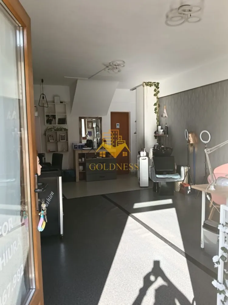 Spatiu comercial, 40 mp, Motilor Zona Platinia, USAMV - Goldness Imobiliare va propune spre inchiriere spatiu comercial cu suprafata utila de 40 mp la parter intr-o cladire de P+1+M.

Dacă sunteți interesați de acest spațiu și doriți să îl vizionați, dar și pentru alte oferte, nu ezitați să ne contactați telefonic sau prin e-mail. Vă stăm la dispoziție!

Pentru intermediere se percepe un comision de 50% din prețul chiriei!