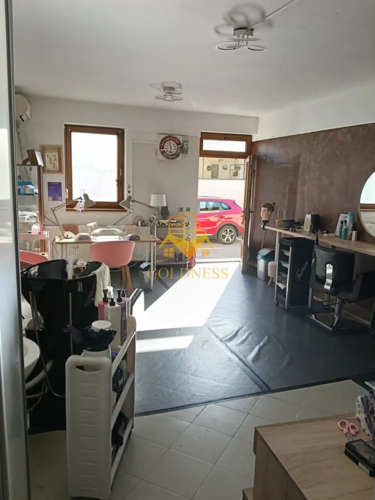 Spatiu comercial, 40 mp, Motilor Zona Platinia, USAMV - Goldness Imobiliare va propune spre inchiriere spatiu comercial cu suprafata utila de 40 mp la parter intr-o cladire de P+1+M.

Dacă sunteți interesați de acest spațiu și doriți să îl vizionați, dar și pentru alte oferte, nu ezitați să ne contactați telefonic sau prin e-mail. Vă stăm la dispoziție!

Pentru intermediere se percepe un comision de 50% din prețul chiriei!