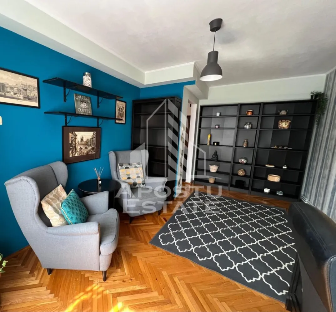Apartament cu 4 camere de inchiriat, zona Olimpia/Stadion, Timisoara - Agentia imobiliara APOSTU ESTATE va propune spre inchiriere un apartament cu 4 camere spatios si luminos, situat in zona Olimpia/Stadion, o zona linistita si bine pozitionata, potrivit pentru cupluri, familii sau studenti care isi doresc o locuinta unde sa se simta confortabil si cu acces facil catre scoli, facultati, statii de autobuz si magazine.

Suprafata utila: 110 mp
Compartimentare eficienta:
- Hol de acces
- Bucatarie open-space, complet mobilata si utilata, cu loc de luat masa
- 2 bai, una prevazuta cu cada iar cealalta cu dus si geam pentru aerisire naturala
- Dormitor cu pat matrimonial si dressing
- Dormitor cu pat matrimonial si balcon
- O camera amenajata pt birou
- 2 balcoane

Confort si facilitati:
- Centrala proprie 
- Aer conditionat
- Masina de spalat vase
- Pet friendly
- Apartamentul este complet mobilat si utilat de catre proprietar

Localizare: zona Olimpia/Stadion, in apropiere de Universitatea de Vest, Politehnica, magazinul Profi, restaurante si mijloace de transport in comun

Ideal pentru:
- Cupluri
- Familii
- Studenti

Pret chirie: 800€
Programeaza o vizionare pentru a-ti putea imagina viitorul aici!
ID intern: CP2706054
