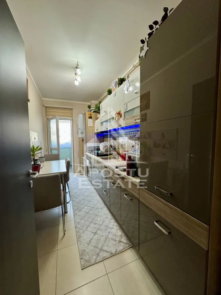 Apartament cu 3 camere mobilat si utilat la parter in Giroc la asfalt.