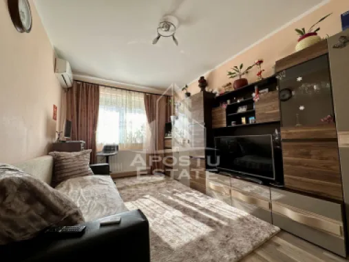 Apartament cu 3 camere mobilat si utilat la parter in Giroc la asfalt.