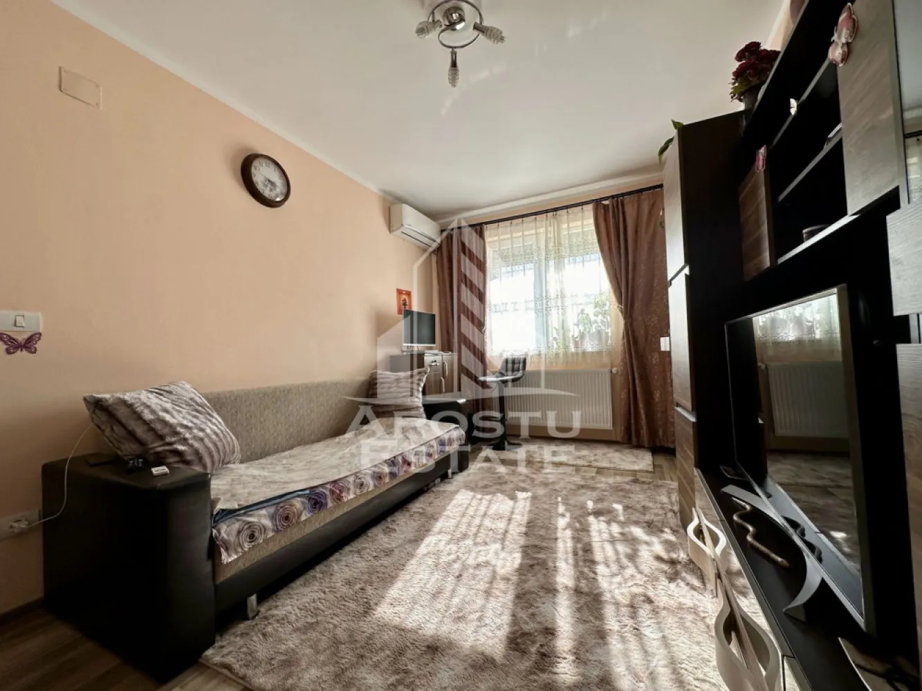 Apartament cu 3 camere mobilat si utilat la parter in Giroc la asfalt.
