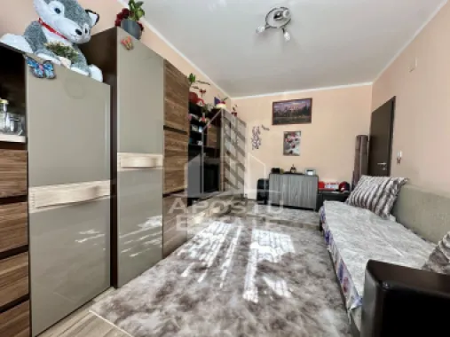 Apartament cu 3 camere mobilat si utilat la parter in Giroc la asfalt.