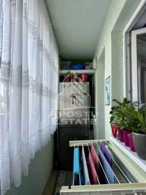 Apartament cu 3 camere mobilat si utilat la parter in Giroc la asfalt.