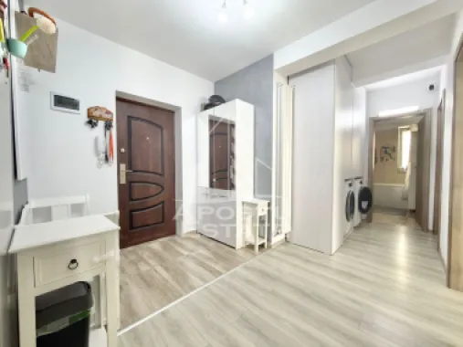 Apartament cu 3 camere decomandat, complet mobilat la parter in Giroc.