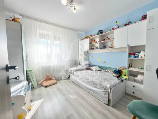 Apartament cu 3 camere decomandat, complet mobilat la parter in Giroc.