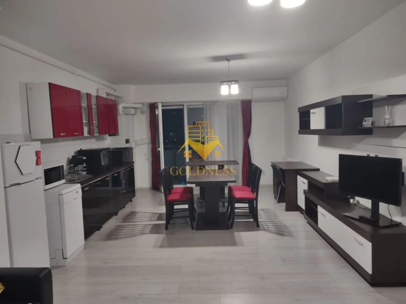 2 camere, Parcare, Semicentral, NTT Data, Bosch, Somesului, Anton Pann - GOLDNESS Imobiliare vă propune spre închiriere un apartament cu 2 camere open-space complet mobilat și utilat, la etajul 2 într-un imobil de 7 etaje, în Zona Semicentrala.
Dispune de loc de parcare subteran.
Se află în apropierea stațiilor de transport în comun, magazine, restaurante, spații verzi, farmacii, etc. 

Apartamentul este compartimentat astfel:
 - dormitor cu pat matrimonial, dressing, 
 - living cu bucatarie open space complet utilată și mobilată, canapea, loc de servit masa, birou 
 - baie cu cabina de dus, calorifer port prosop și dulap pentru depozitare.
 - balcon de 6 mp, dotat cu bancuta si masa

Imobilul este dotat cu toate cele necesare- centrală proprie, aer conditionat, masina de spalat vase, frigider, plita, cuptor electric, microunde, hotă, mașină de spălat haine, etc. 

Dacă sunteți interesați de acest apartament și doriți să îl vizionați, dar și pentru alte oferte nu ezitați să ne contactați telefonic sau prin e-mail. Vă stăm la dispoziție!
Pentru intermediere se percepe un comision de 50% din prețul chiriei!