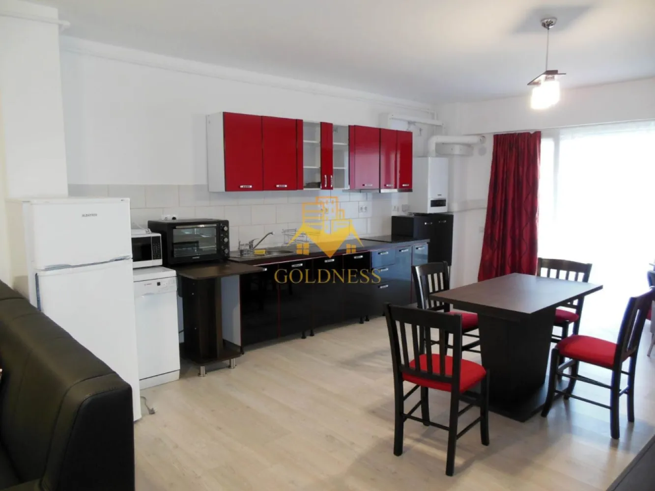 2 camere, Parcare, Semicentral, NTT Data, Bosch, Somesului, Anton Pann - GOLDNESS Imobiliare vă propune spre închiriere un apartament cu 2 camere open-space complet mobilat și utilat, la etajul 2 într-un imobil de 7 etaje, în Zona Semicentrala.
Dispune de loc de parcare subteran.
Se află în apropierea stațiilor de transport în comun, magazine, restaurante, spații verzi, farmacii, etc. 

Apartamentul este compartimentat astfel:
 - dormitor cu pat matrimonial, dressing, 
 - living cu bucatarie open space complet utilată și mobilată, canapea, loc de servit masa, birou 
 - baie cu cabina de dus, calorifer port prosop și dulap pentru depozitare.
 - balcon de 6 mp, dotat cu bancuta si masa

Imobilul este dotat cu toate cele necesare- centrală proprie, aer conditionat, masina de spalat vase, frigider, plita, cuptor electric, microunde, hotă, mașină de spălat haine, etc. 

Dacă sunteți interesați de acest apartament și doriți să îl vizionați, dar și pentru alte oferte nu ezitați să ne contactați telefonic sau prin e-mail. Vă stăm la dispoziție!
Pentru intermediere se percepe un comision de 50% din prețul chiriei!