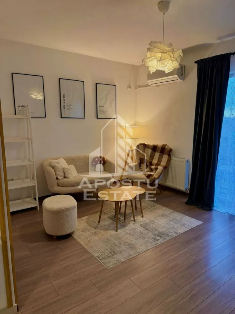 Apartament cu 2 camere de inchiriat, pet-friendly, Chisoda - Agentia imobiliara APOSTU ESTATE va propune spre inchiriere un apartament cu 2 camere, spatios si luminos, situat in Chisoda, o zona linistita si bine pozitionata fata de Timisoara, potrivit pentru cupluri,familii, sau persoane singure care isi doresc o locuinta unde sa se simta confortabil si cu acces facil catre aeraport, statii de autobuz, supermarket, magazine de zona, parcuri.

Suprafata utila: 53
Compartimentare eficienta:
-Hol de acces generos
-Bucatarie deschisa complet mobilata si utilata,
-Living luminos si spatios
-Dormitor mobilat
-Baie prevazuta cu cada si geam pentru ventilatie naturala

Confort si facilitati:
-Incalzirea apartamentului: centrala proprie
-Apartamentul este complet mobilat si utilat
-Doua locuri de parcare
-Animalele de companie sunt acceptate de catre proprietar

Localizare:
-Timis, Chisoda-acces facil spre magazine, supermarketul, scoli, parcuri si mijloace de transport in comun.

Ideal pentru:
-Cupluri
-Persoane singure

Disponibilitate: imediat
Pret chirie lunara: 400 Euro (usor negociabil)
Programeaza o vizionare pentru a-ti putea imagina viitorul aici!
ID intern: CP3127113