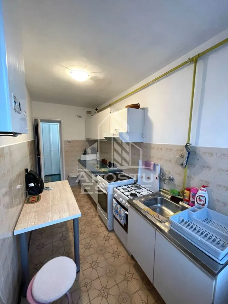 Apartament 2 camere de inchiriat, centrala proprie, zona centrala