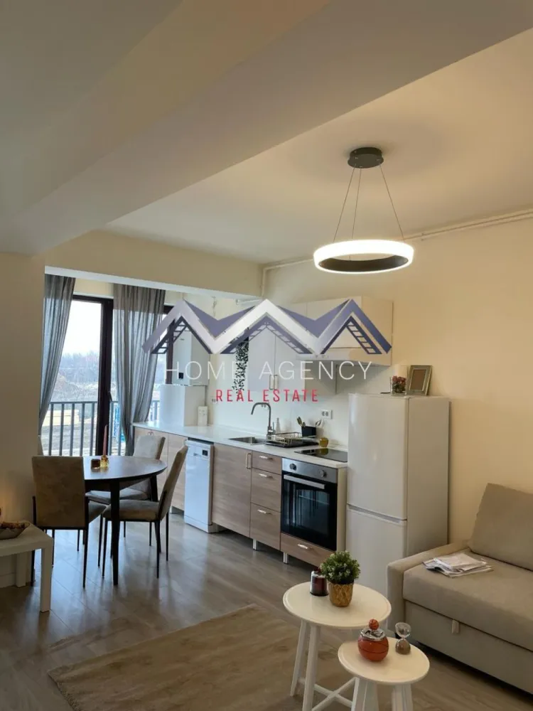 Apartament 2 camere - Et 1 - Lift - Parcare subterana - Otopeni central - Vă invităm să descoperiți o proprietate superbă, spre vanzare, disponibilă imediat: un apartament de 2 camere cu încălzire în pardoseală foarte cochet, utilat și mobilat complet, situat la etajul 1/3, într-un bloc nou (cu lift) din Otopeni.

Apartamentul este foarte luminos, foarte spațios și foarte bine compartimentat, având un living, o bucătărie deschisă, un dormitor, o baie și un balcon.

De la primii pași în această proprietate găsim un loc care oferă confort și liniște. Apartamentul se predă COMPLET utilat și mobilat, inclusiv: cuptor cu microunde, aparat de cafea, mașină de spălat rufe, mașină de spălat vase, bideu, A/C etc. 

Apartamentul beneficiază de parcare subterană cu barieră, supraveghere video și acces facil către centrul orașului, la doar 5 minute de mers pe jos față de Primăria Otopeni.

Proiectul este destinat celor care sunt în căutarea mix-ului perfect între standarde de calitate superioară, funcționalitate, confort și intimitate, într-o zona liniștită a orașului Otopeni.

Programează-te acum pentru o vizionare!

Dacă aveți o proprietate de vânzare/închiriere sau sunteți interesați de o proprietate aflată în portofoliul agenției noastre, vă rugăm să ne contactați la numărul de telefon din anunț sau pe adresa de email contact@homeagency.ro.