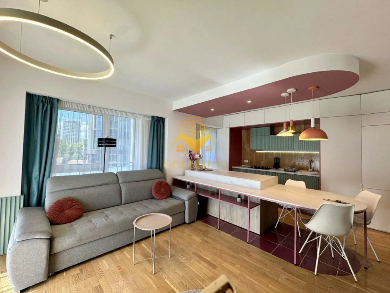 2 camere open space, Parcare, Central, NTT Data, Scala Center, Bosch - GOLDNESS Imobiliare vă propune spre închiriere un apartament cu 2 camere complet mobilat și utilat, la etajul 3 într-un imobil de 7 etaje, în Zona Centrala.
Dispune de loc de parcare subteran!
Se află în apropierea stațiilor de transport în comun, magazine, restaurante, spații verzi, farmacii, etc. 

Apartamentul este compartimentat astfel:
 - dormitor cu pat matrimonial, dressing, noptiere
 - living cu bucatarie open space complet utilată și mobilată, canapea extensibilă, loc de servit masa, aer conditionat
 - baie cu cada, calorifer port prosop și dulap pentru depozitare.
 - terasa de 16 mp, hol cu spatii generoase pentru depozitat

Imobilul este dotat cu toate cele necesare- centrală proprie, frigider, aragaz, hotă, mașină de spălat haine si vase, ac, etc. 

Dacă sunteți interesați de acest apartament și doriți să îl vizionați, dar și pentru alte oferte nu ezitați să ne contactați telefonic sau prin e-mail. Vă stăm la dispoziție!
Pentru intermediere se percepe un comision de 50% din prețul chiriei!
