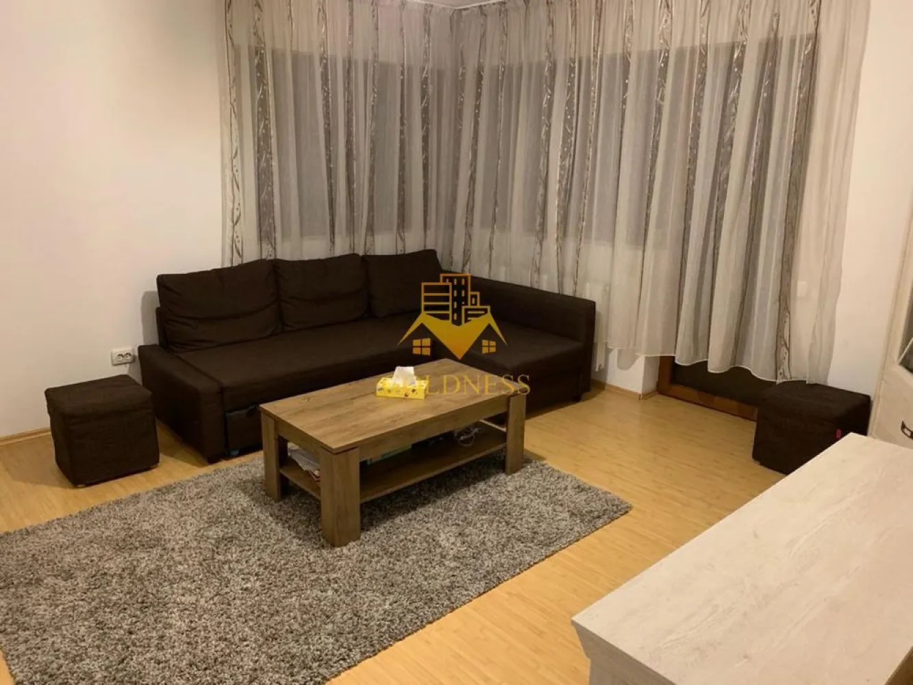 2 camere decomandate, Marasti, Parcul Feroviarilor, UBB, București - GOLDNESS Imobiliare vă propune spre închiriere un apartament cu camere complet mobilat și utilat, la etajul într-un imobil de etaje, în Cartierul .
Dispune de loc de parcare!
Se află în apropierea stațiilor de transport în comun, magazine, restaurante, spații verzi, farmacii, etc. 

Apartamentul este compartimentat astfel:
 - 1 dormitor cu pat matrimonial, dressing, noptiere
 - 1 dormitor cu canapea extensibilă 
 - bucătărie complet utilată și mobilată, loc de servit masa 
 - baie cu cada , calorifer port prosop și dulap pentru depozitare.
 - balcon de 6

Imobilul este dotat cu toate cele necesare- centrală proprie, frigider, aragaz, hotă, mașină de spălat haine, etc. 

Dacă sunteți interesați de acest apartament și doriți să îl vizionați, dar și pentru alte oferte nu ezitați să ne contactați telefonic sau prin e-mail. Vă stăm la dispoziție!
Pentru intermediere se percepe un comision de 50% din prețul chiriei!