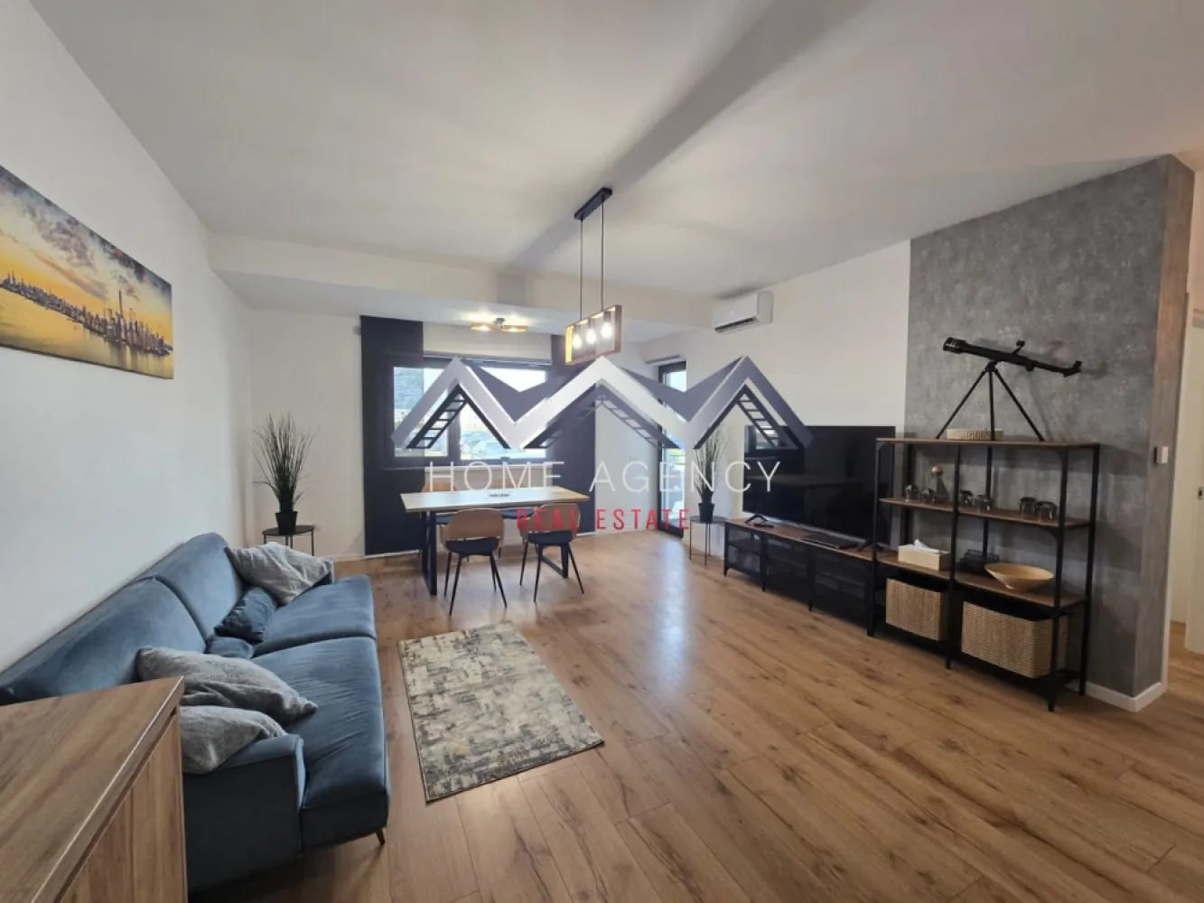 Apartament 2 camere de închiriat – Bloc nou 2023 | 55 mp utili | Loc de parcare - Se oferă spre închiriere un apartament modern cu 2 camere, situat într-un ansamblu rezidențial nou, finalizat în 2023.

Detalii apartament:
Suprafață utilă: 55 mp
Living spațios și luminos
Bucătărie open-space complet utilată: plită, cuptor electric, hotă și frigider
Baie dotată cu cadă și mașină de spălat cu uscător
Balcon
Centrală proprie cu control wireless
Încălzire în pardoseală
Tâmplărie PVC cu geam tripan și profil cu 7 camere, pentru o izolare termică și fonică superioară

Facilități ale complexului:
Spații verzi amenajate
Mai multe locuri de joacă pentru copii
Zonă de barbeque
Două foișoare pentru relaxare
Teren de fotbal
Teren de baschet

Avantaje suplimentare:
Loc de parcare privat inclus în preț, situat chiar în fața apartamentului, lângă balcon
Costuri reduse la întreținere și utilități
Apartament ideal pentru cupluri, familii sau persoane care își doresc confort într-un complex modern și liniștit.

Programează-te acum pentru o vizionare!

Dacă aveți o proprietate de vânzare/închiriere sau sunteți interesați de o proprietate aflată în portofoliul agenției noastre, vă rugăm să ne contactați la numărul de telefon din anunț sau pe adresa de email contact@homeagency.ro.