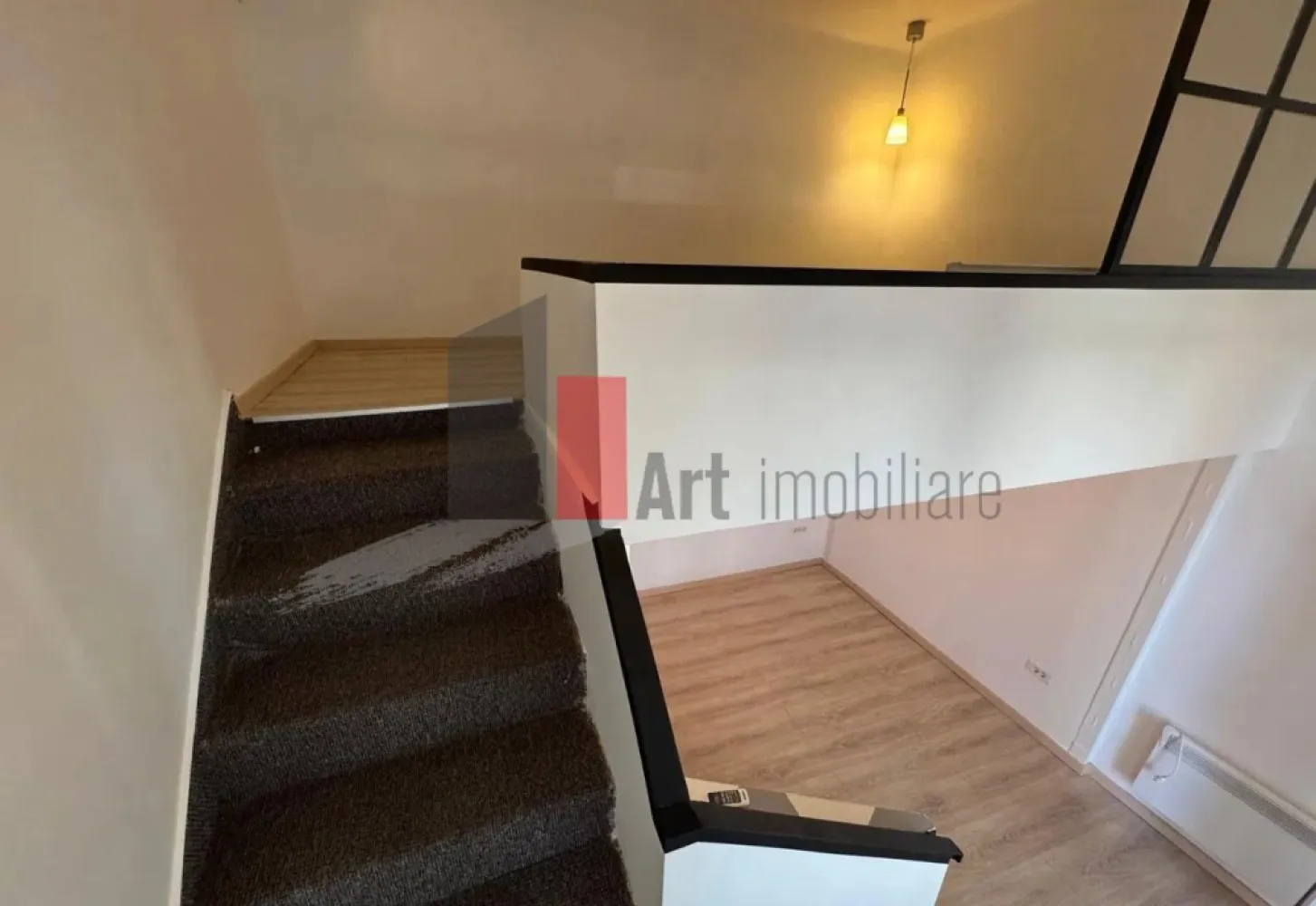 Spatiu comercial de inchiriat in zona Pache Protopopescu - SPAȚIU COMERCIAL DE ÎNCHIRIAT – ZONA PACHE PROTOPOPOPESCU | VAD COMERCIAL EXCELENT | POTRIVIT PENTRU HORECA ȘI MULTIPLE ACTIVITĂȚI

Oportunitate excelentă de închiriere pentru dezvoltarea unei afaceri într-o zonă cu vizibilitate foarte bună și trafic constant de persoane, în imediata apropiere a zonei Pache Protopopescu.

Spațiul beneficiază de poziționare strategică, având o sucursală BRD situată chiar în față, ceea ce generează un flux constant de persoane în timpul programului de lucru. În plus, accesibilitatea este foarte bună, existând stații de transport public în proximitate.

Imobilul este încadrat în acte ca spațiu comercial, fiind pregătit pentru desfășurarea unei game variate de activități comerciale și de servicii.

Avantaje și caracteristici:

• Pretabil pentru multiple tipuri de activitate: retail, servicii, showroom, cabinet, birou comercial, takeaway, cafenea, patiserie, fast-food, horeca și alte concepte comerciale

• Posibilitate de montare hotă și burlan pentru activități de tip horeca

• Curent trifazic disponibil

• Grup sanitar existent

• Vizibilitate bună și acces facil pentru clienți

• Trafic pietonal susținut datorită poziționării și vecinătăților comerciale

• Stații de autobuz în apropiere

• Posibilitate de amplasare a unei mese în exterior, în limita prevederilor legale, trotuarul având lățime suficientă (respectând limita de aproximativ 1,5 m)

Spațiul se pretează atât pentru afaceri aflate la început de drum, cât și pentru business-uri care caută relocare într-o zonă activă, cu potențial real de dezvoltare și expunere.

Pentru detalii suplimentare și programarea unei vizionări, nu ezitați să ne contactați.