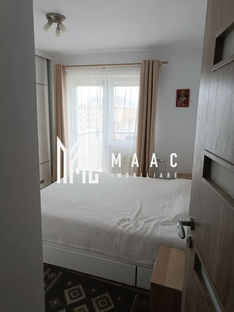Apartament 3 camere | 60 mp | Decomandat | Calea surii mici - MAAC Imobiliare vă propune spre vânzare un apartament modern, complet mobilat, situat într-un imobil cu regim de înălțime P+4, dotat cu lift.

Locuința are o suprafață utilă de 60 mp și este compartimentată eficient în 3 camere, oferind un echilibru optim între confort și funcționalitate. Apartamentul este amplasat la etajul 3, beneficiind de lumină naturală pe tot parcursul zilei.

Proprietatea dispune de două balcoane, ideale pentru relaxare sau spații de depozitare suplimentare, precum și de geam la baie, un detaliu important pentru aerisire naturală și confort sporit.

Se vinde complet mobilat, cu un design modern, fiind pregătit pentru mutare imediată sau pentru valorificare în scop investițional.

În preț este inclus și un loc de parcare, oferind un avantaj semnificativ într-o zonă urbană.

Pentru mai multe detalii sau programarea unei vizionări, vă stăm la dispoziție. Va rugam specificati CP3127828