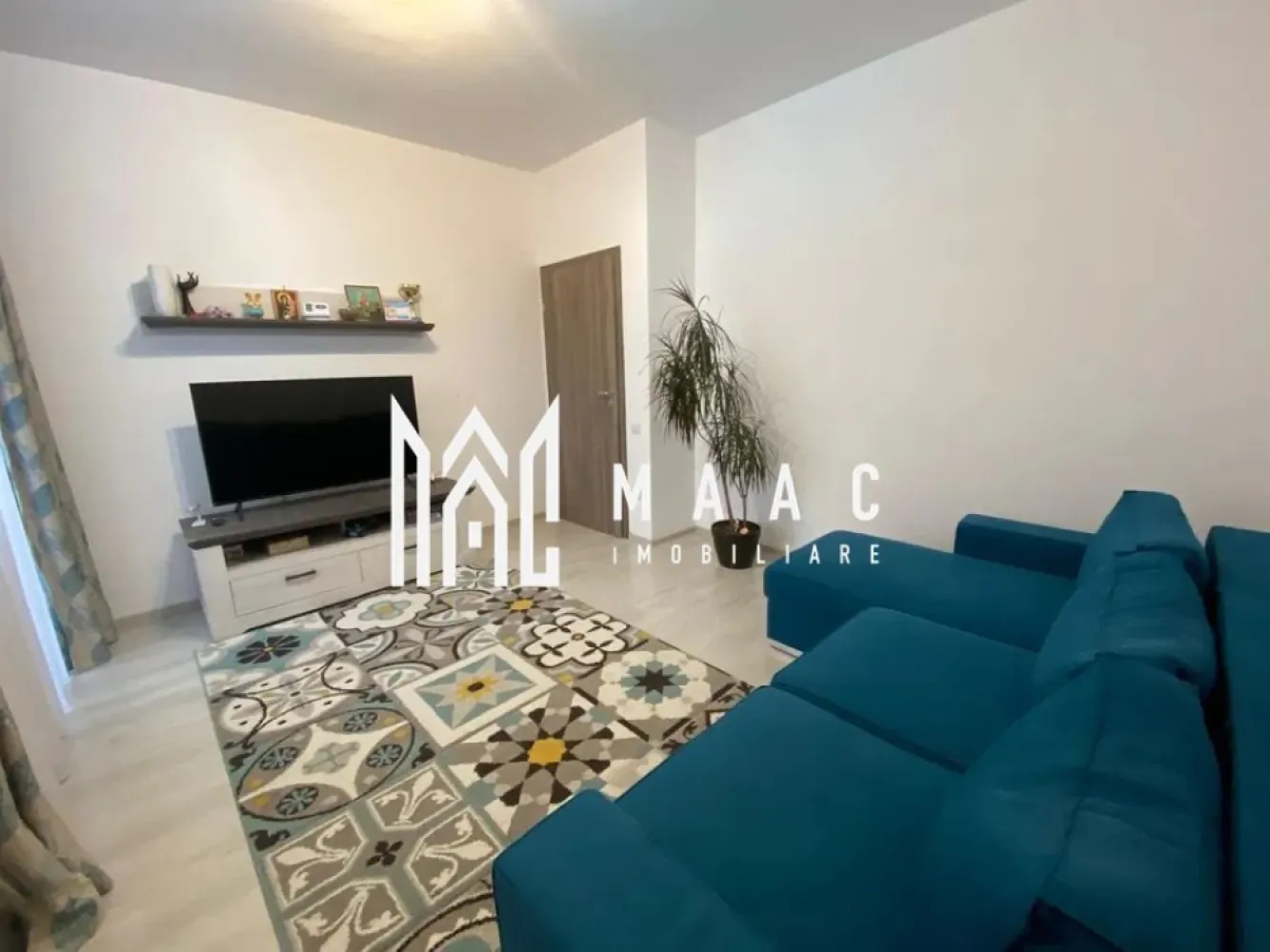 Apartament 3 camere I Etaj 3 I Zona Tineretului - MAAC Imobiliare vă propune spre închiriere un apartament decomandat, situat în zona Tineretului, într-o zonă liniștită, cu acces rapid către principalele artere ale orașului.

Compartimentare funcțională:
Living spațiu luminos, ideal pentru relaxare și socializare.
Două dormitoare confortabile, perfecte pentru odihnă sau amenajare birou/dormitor copil.
Bucătărie inchisa cu cămară integrată – spațiu de depozitare eficient.
2 bai dotate cu toate utilitățile necesare.
Hol cu dressing încăpător și cuier.
Balcon ideale pentru relaxare sau depozitare suplimentară.
Loc de parcare privat inclus în preț – confort și siguranță.

Nu sunt acceptate animale de companie.

Pentru mai multe detalii și pentru programarea unei vizionări, vă rugăm să specificați ID-ul anunțului: CP3125449
