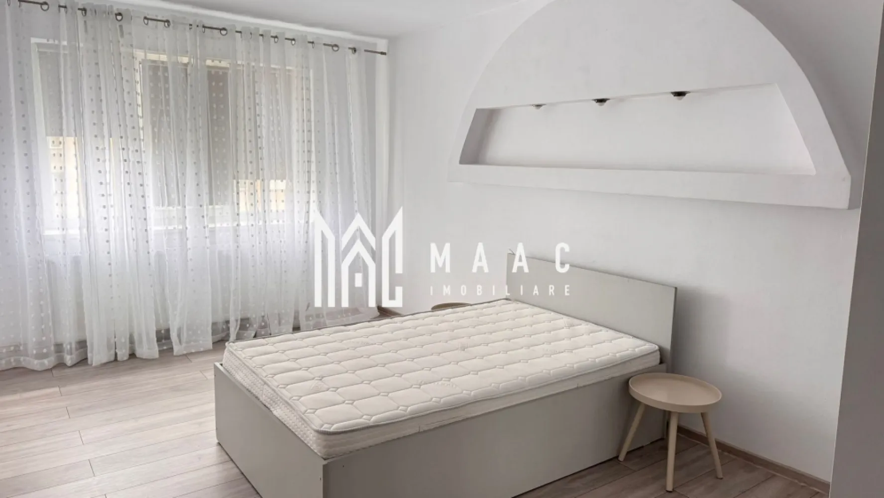 Apartament 2 camere | 59 mpu | Ostroveni | - MAAC Imobiliare vă propune spre vânzare un apartament situat pe Bulevardul Tineretului, în cartierul Ostroveni, într-o zonă apreciată pentru accesibilitate și confort urban. Proprietatea este amplasată la etajul 10 din 10, într-un bloc dotat cu lift renovat, oferind acces facil și un plus de confort pentru locatari.
Apartamentul beneficiază de centrală termică proprie, balcon închis și o poziționare excelentă, fiind ideal atât pentru locuit, cât și pentru investiție.
Caracteristici:
Apartament situat pe Bulevardul Tineretului
Zona Ostroveni
Bloc B5
Etaj 10 din 10
Bloc cu lift renovat
Acoperiș
Balcon închis
Centrală termică proprie
Ideal pentru locuit sau investiție
Compartimentare:
Camere luminoase
Bucătărie
Baie
Hol
Balcon închis
Dotări:
Centrală termică proprie
Lift renovat
Balcon închis
Spații bine organizate
Locuință luminoasă și confortabilă
Avantaje:
Zonă foarte bine conectată
Acces rapid către:
Magazine
Piață
Școli și grădinițe
Farmacii
Mijloace de transport
Priveliște deschisă asupra orașului
Costuri eficiente de întreținere
Ideal pentru familie sau investiție
Pentru mai multe informații și programarea unei vizionări, echipa MAAC Imobiliare vă stă la dispoziție.ID 3122544