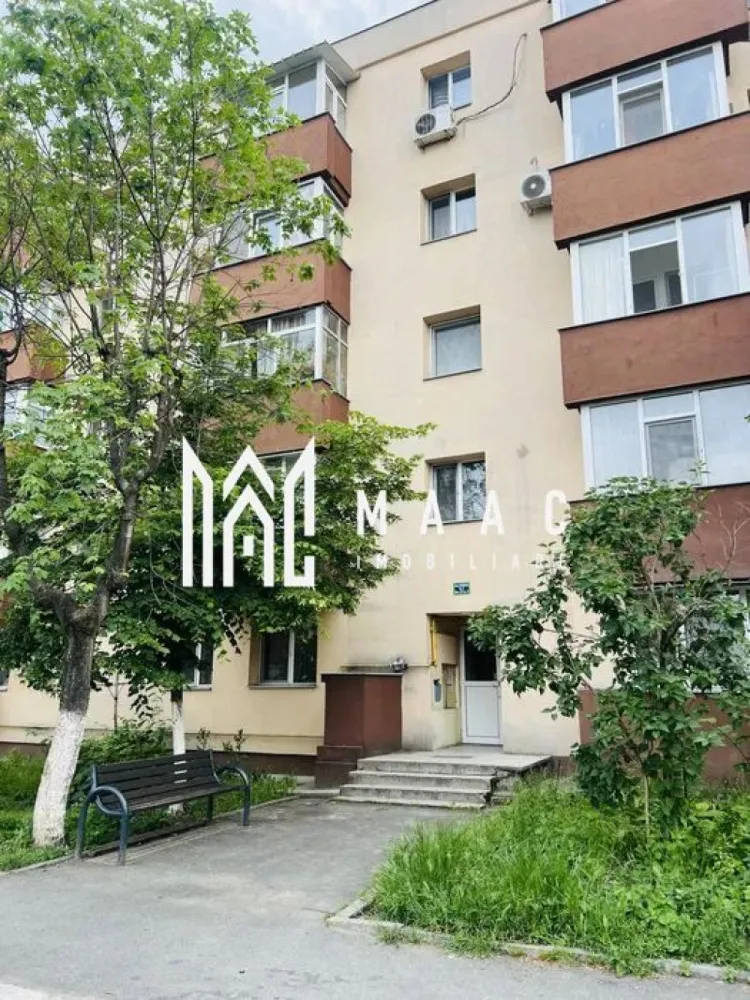 Apartament 2 camere | Etaj 3 | 45 mp | - MAAC Imobiliare vă propune spre vânzare un apartament cu 2 camere, situat în zona Traian, peste drum de Hanul Haiducilor, într-o locație apreciată pentru accesibilitate și apropierea de principalele puncte de interes ale orașului. Proprietatea reprezintă o oportunitate excelentă pentru cei care își doresc să își amenajeze locuința după propriul stil sau pentru investitorii aflați în căutarea unui apartament cu potențial.
Apartamentul beneficiază de orientare către răsărit, oferind lumină naturală din abundență și un ambient plăcut pe tot parcursul zilei.
Caracteristici:
Apartament cu 2 camere
Situat în zona Traian
Peste drum de Hanul Haiducilor
Bloc reabilitat termic
Orientare estică
Apartament luminos și călduros
Ideal pentru locuit sau investiție
Compartimentare:
Living
Dormitor
Bucătărie
Baie
Hol
Dotări și beneficii:
Bloc termoizolat
Coloane trase pentru gigacalorimetru
Luminozitate naturală foarte bună
Compartimentare practică
Posibilitate de amenajare după propriile preferințe
Avantaje:
Zonă bine conectată
Aproape de magazine, școli și mijloace de transport
Orientare către răsărit
Costuri eficiente de întreținere datorită reabilitării termice
Ideal pentru personalizare completă
Potrivit pentru investiție și închiriere
Apartamentul necesită renovare, oferind viitorului proprietar libertatea de a-l amenaja exact după propriul gust și nevoi.
Pentru mai multe informații și programarea unei vizionări, echipa MAAC Imobiliare vă stă la dispoziție. ID 312847