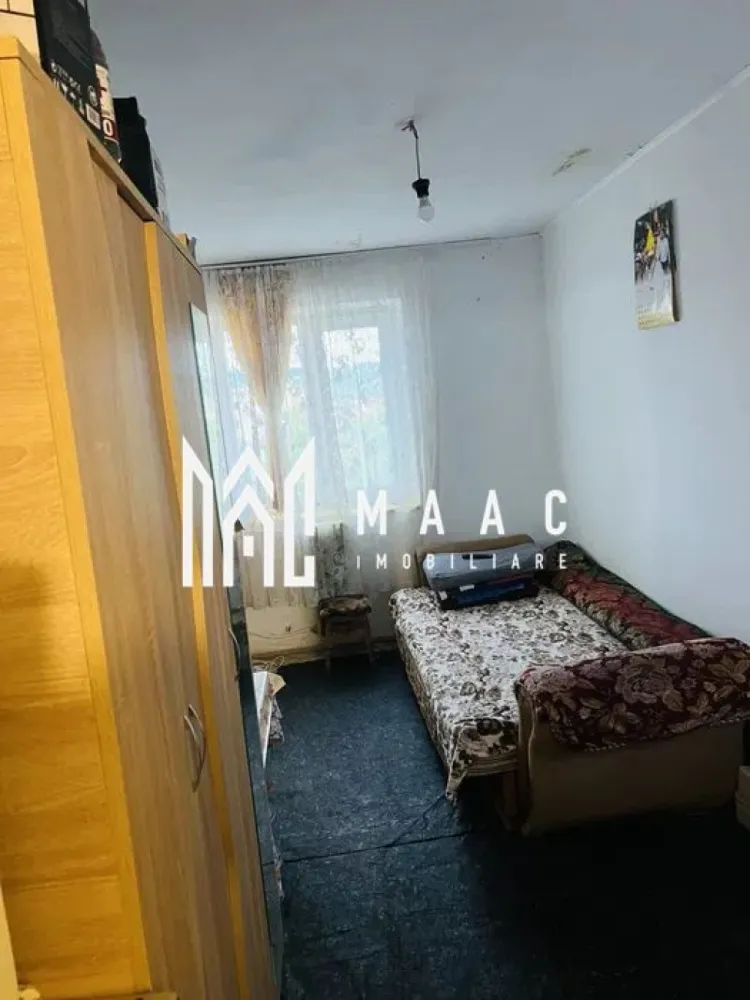 Apartament 2 camere | Etaj 3 | 45 mp | - MAAC Imobiliare vă propune spre vânzare un apartament cu 2 camere, situat în zona Traian, peste drum de Hanul Haiducilor, într-o locație apreciată pentru accesibilitate și apropierea de principalele puncte de interes ale orașului. Proprietatea reprezintă o oportunitate excelentă pentru cei care își doresc să își amenajeze locuința după propriul stil sau pentru investitorii aflați în căutarea unui apartament cu potențial.
Apartamentul beneficiază de orientare către răsărit, oferind lumină naturală din abundență și un ambient plăcut pe tot parcursul zilei.
Caracteristici:
Apartament cu 2 camere
Situat în zona Traian
Peste drum de Hanul Haiducilor
Bloc reabilitat termic
Orientare estică
Apartament luminos și călduros
Ideal pentru locuit sau investiție
Compartimentare:
Living
Dormitor
Bucătărie
Baie
Hol
Dotări și beneficii:
Bloc termoizolat
Coloane trase pentru gigacalorimetru
Luminozitate naturală foarte bună
Compartimentare practică
Posibilitate de amenajare după propriile preferințe
Avantaje:
Zonă bine conectată
Aproape de magazine, școli și mijloace de transport
Orientare către răsărit
Costuri eficiente de întreținere datorită reabilitării termice
Ideal pentru personalizare completă
Potrivit pentru investiție și închiriere
Apartamentul necesită renovare, oferind viitorului proprietar libertatea de a-l amenaja exact după propriul gust și nevoi.
Pentru mai multe informații și programarea unei vizionări, echipa MAAC Imobiliare vă stă la dispoziție. ID 312847